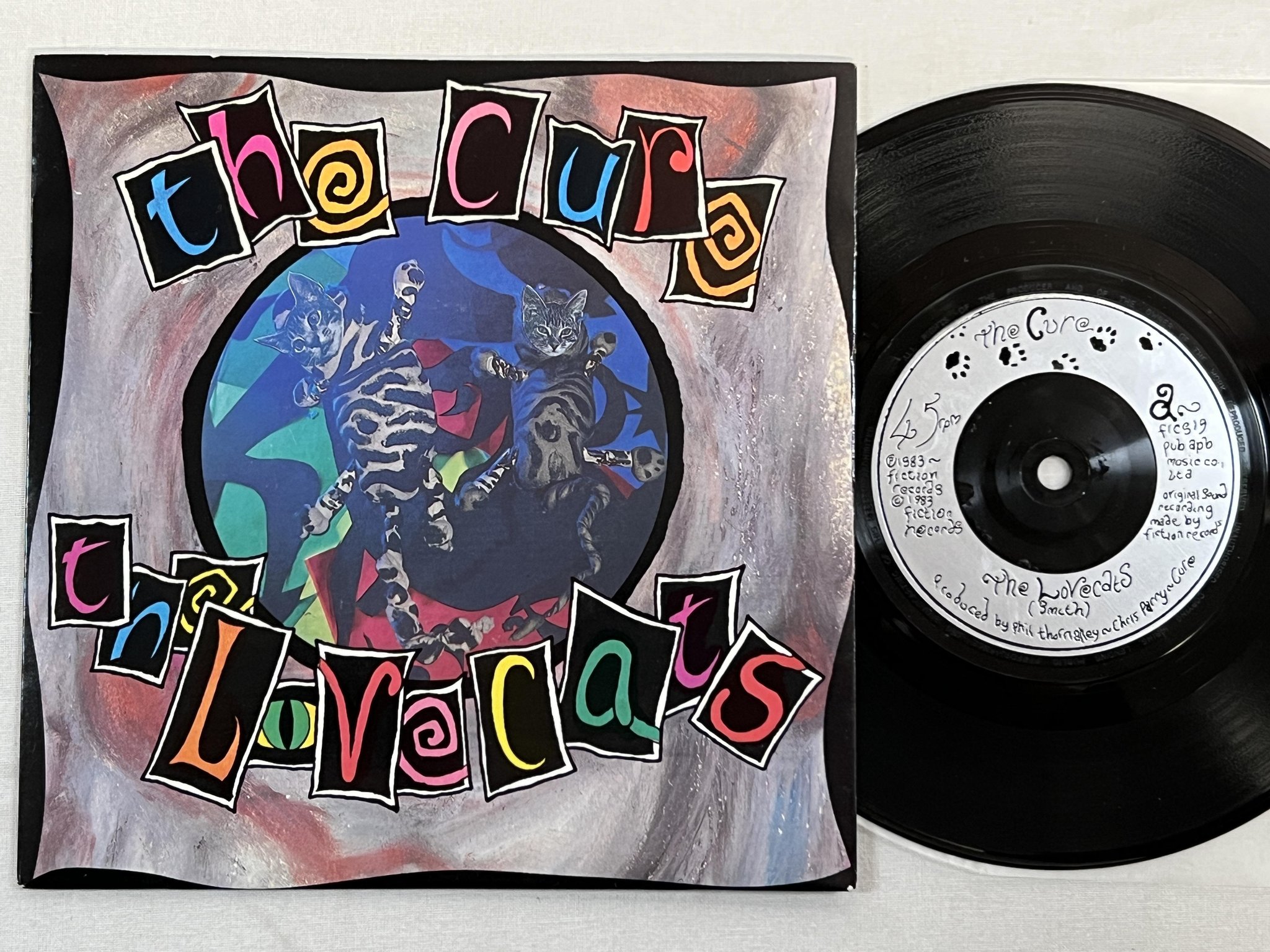 Omslagsbild för skivan THE CURE the lovecats 7" -83 UK FICTION FICS 19
