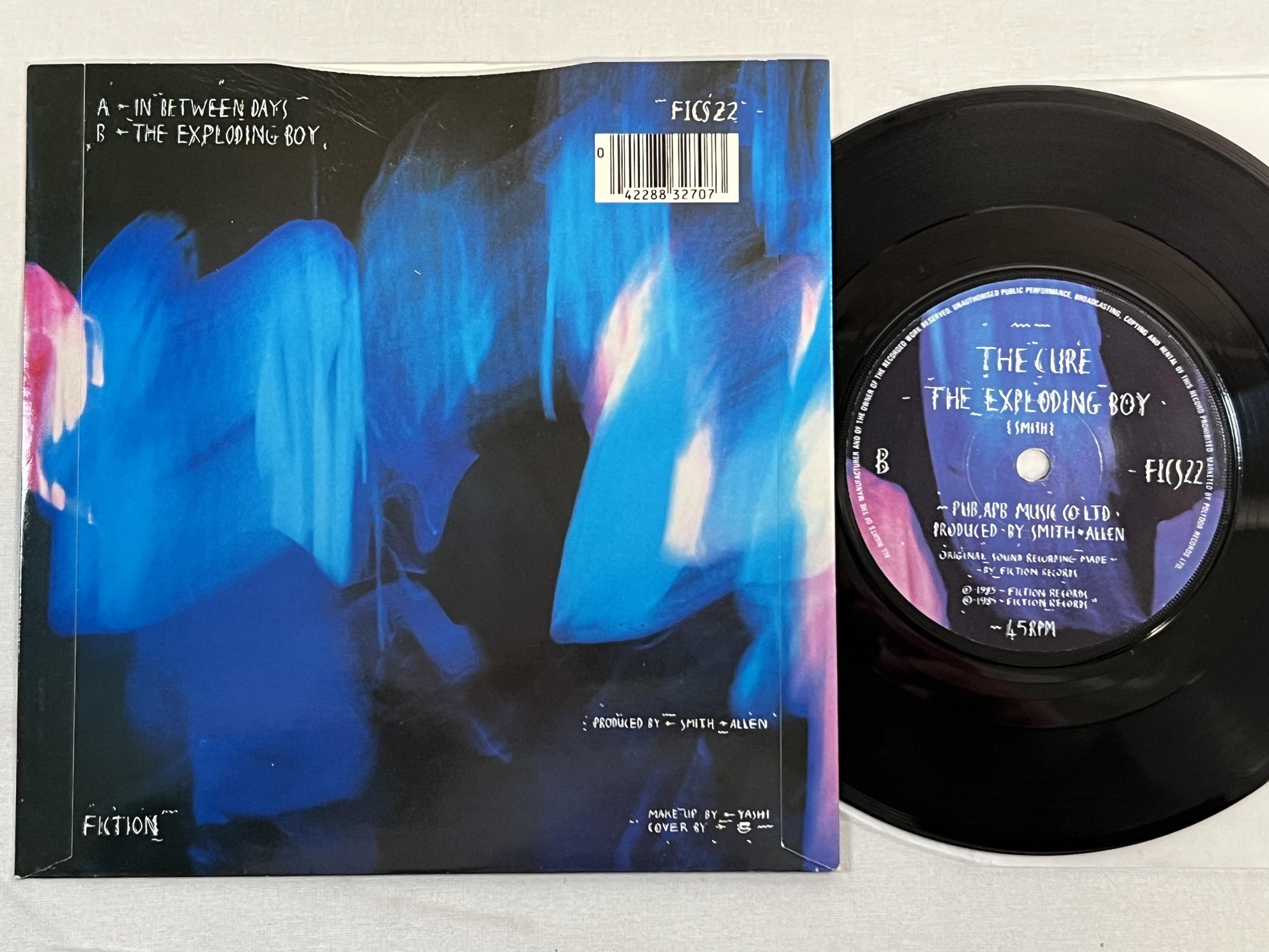 Omslagsbild för skivan THE CURE In Between Days 7" -85 UK FICTION FICS 22 ** paper labels **