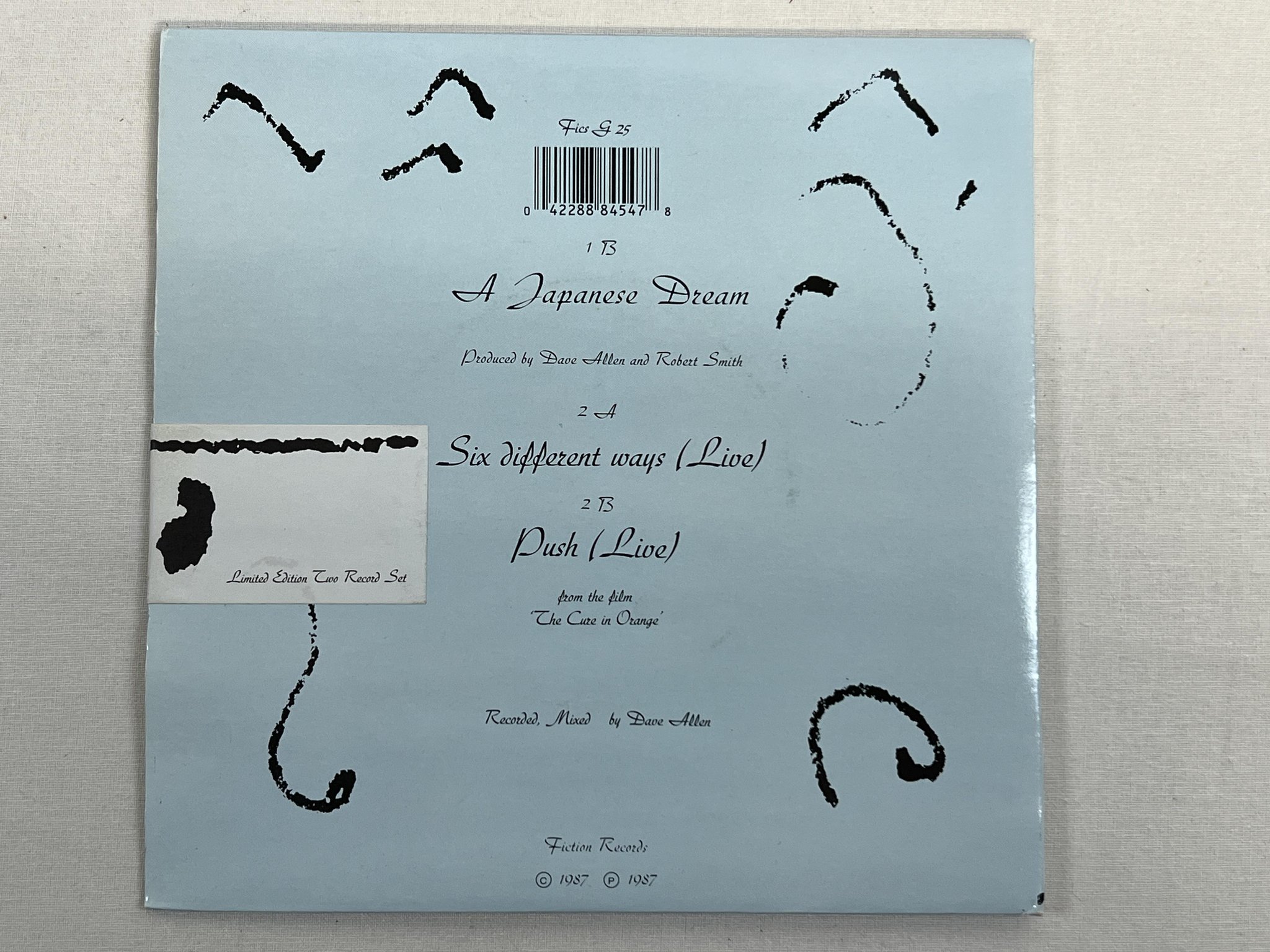 Omslagsbild för skivan THE CURE Why Can't I Be You? 2x7" -87 UK FICTION FICS G 25 #07657