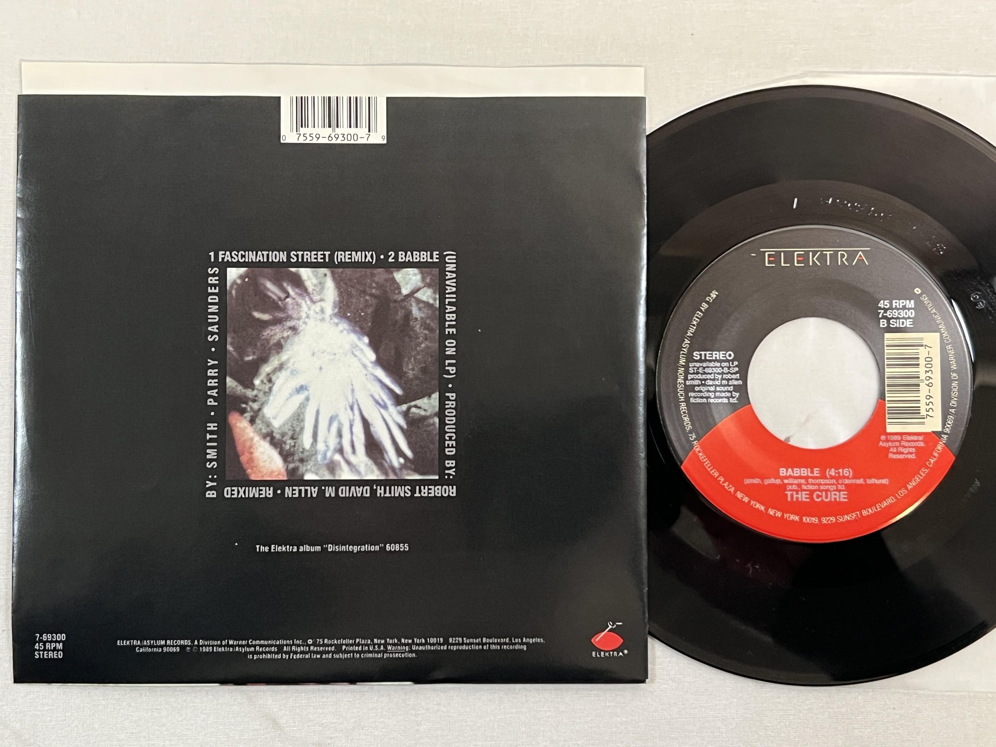 Omslagsbild för skivan THE CURE Fascination Street 7" -89 US ELEKTRA 7-69300
