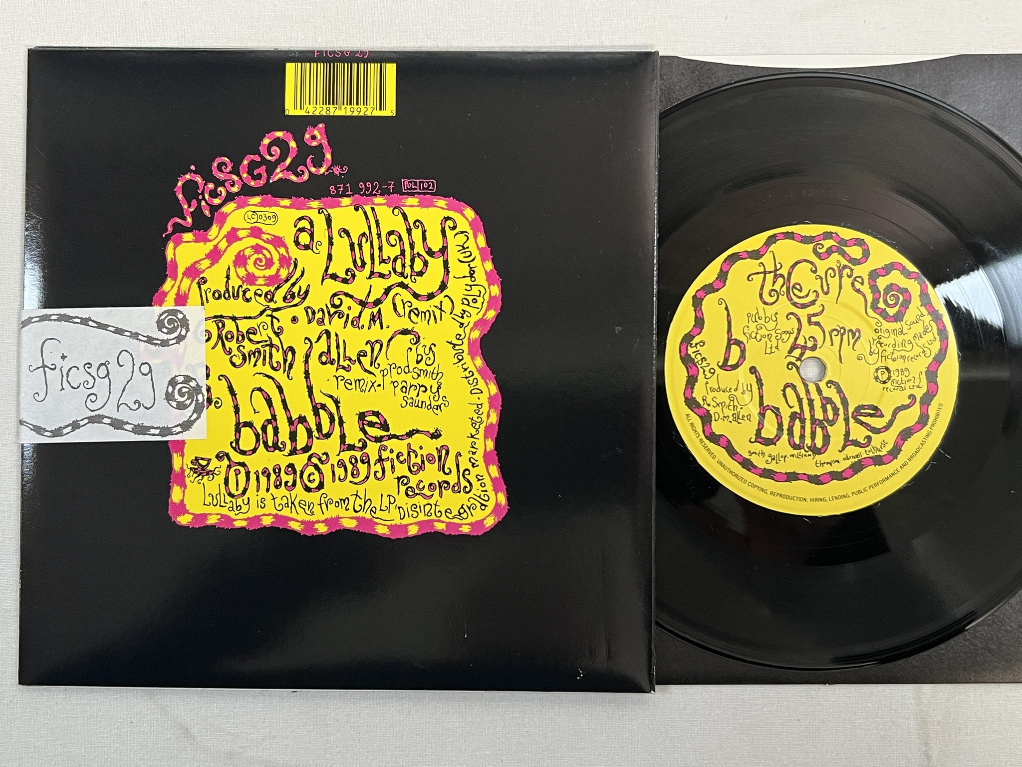 Omslagsbild för skivan THE CURE Lullaby 7" -89 UK FICTION FICSG 29 Ltd #2907