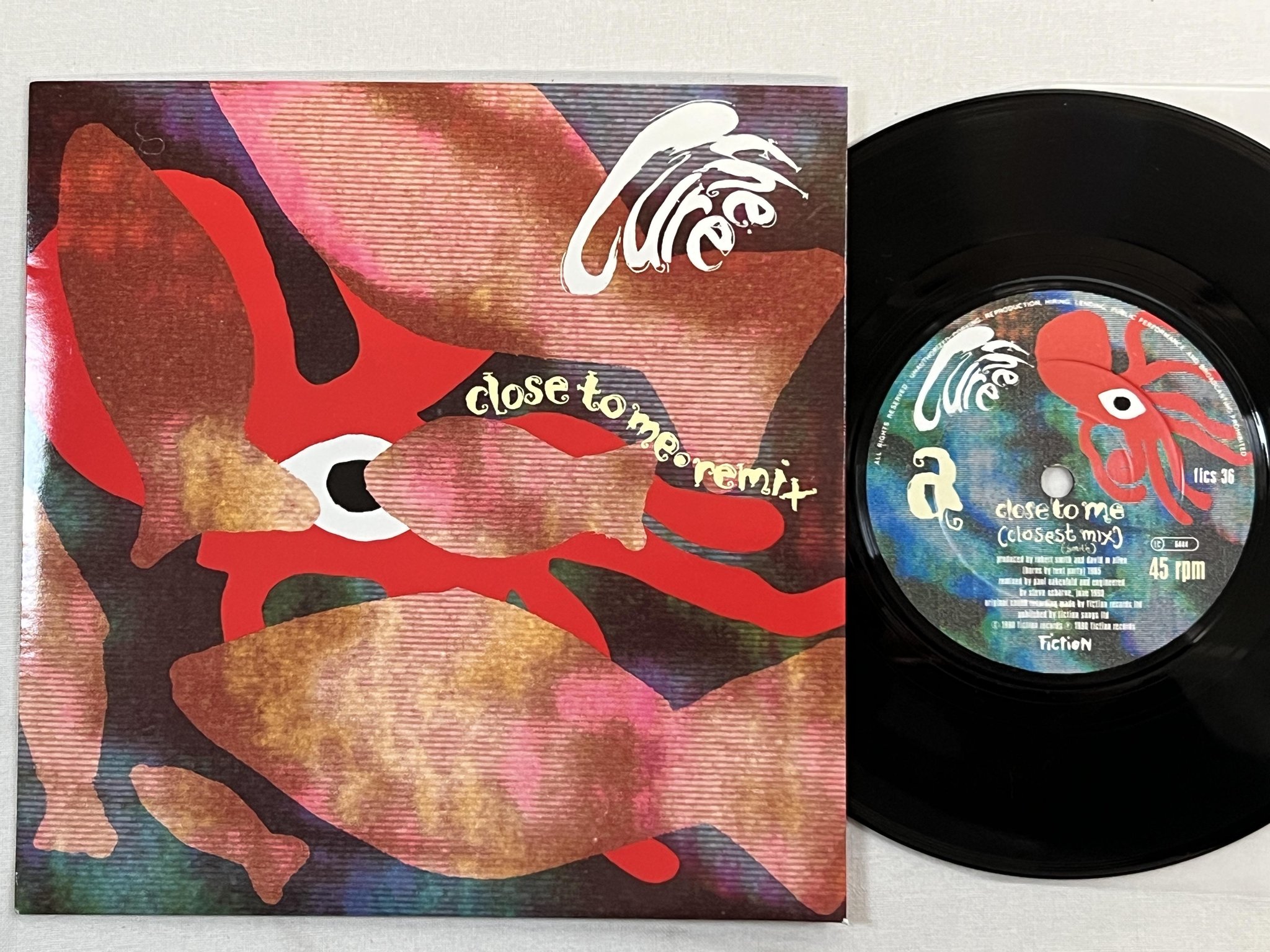 Omslagsbild för skivan THE CURE Close To Me · Remix 7" -90 FICTION FICS 36