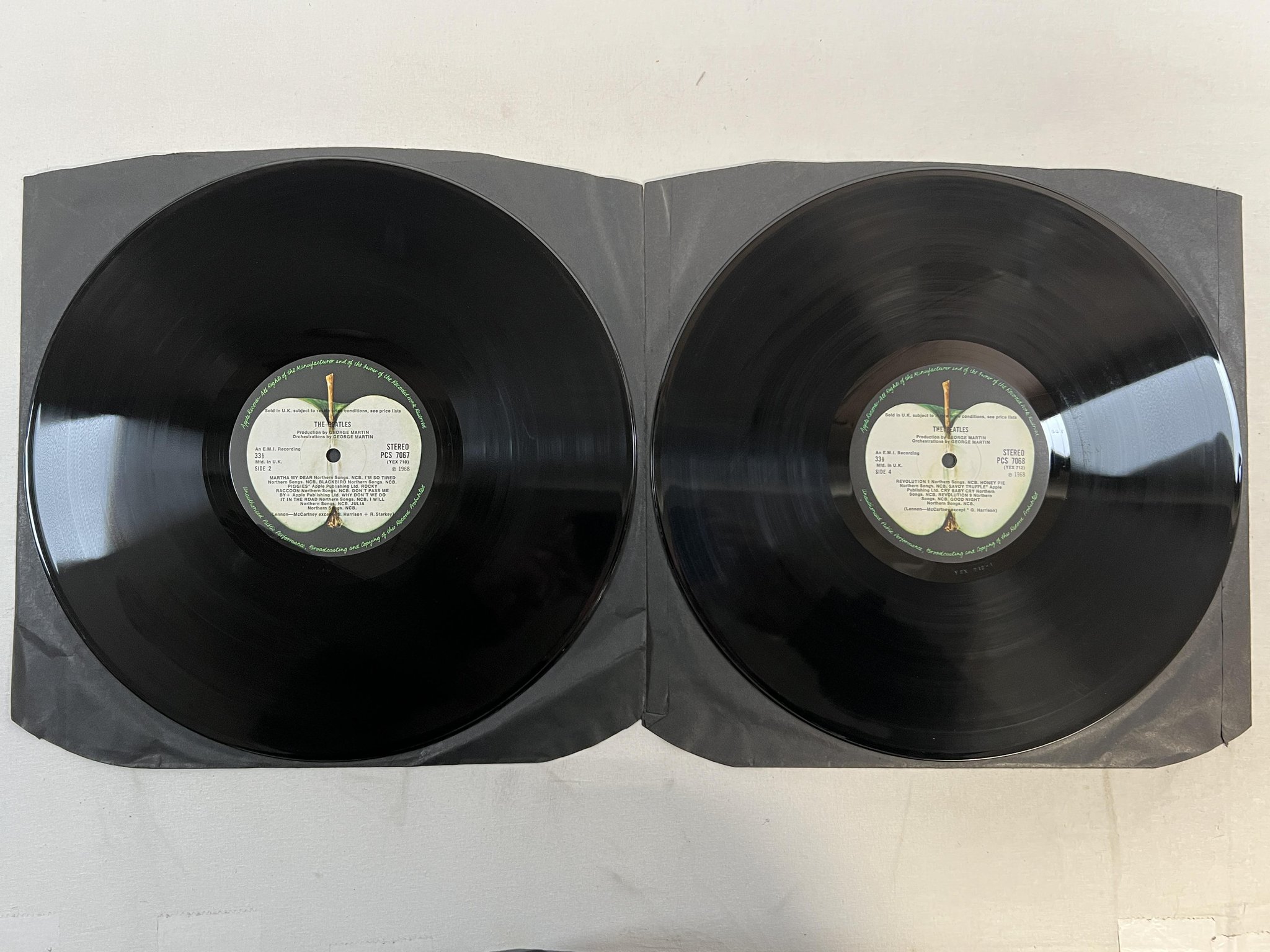Omslagsbild för skivan THE BEATLES white album 2xLP -68 UK APPLE PCS 7067/68