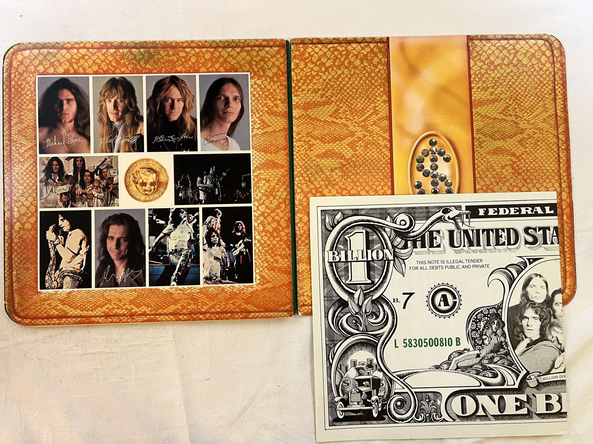 Omslagsbild för skivan ALICE COOPER billion dollar babies LP -73 US WARNER BS 2685