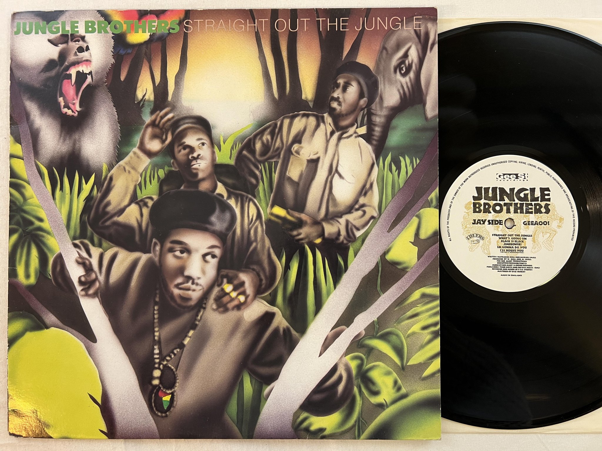 Omslagsbild för skivan JUNGLE BROTHERS Straight Out The Jungle LP -88 UK GEE STREET GEEA 001