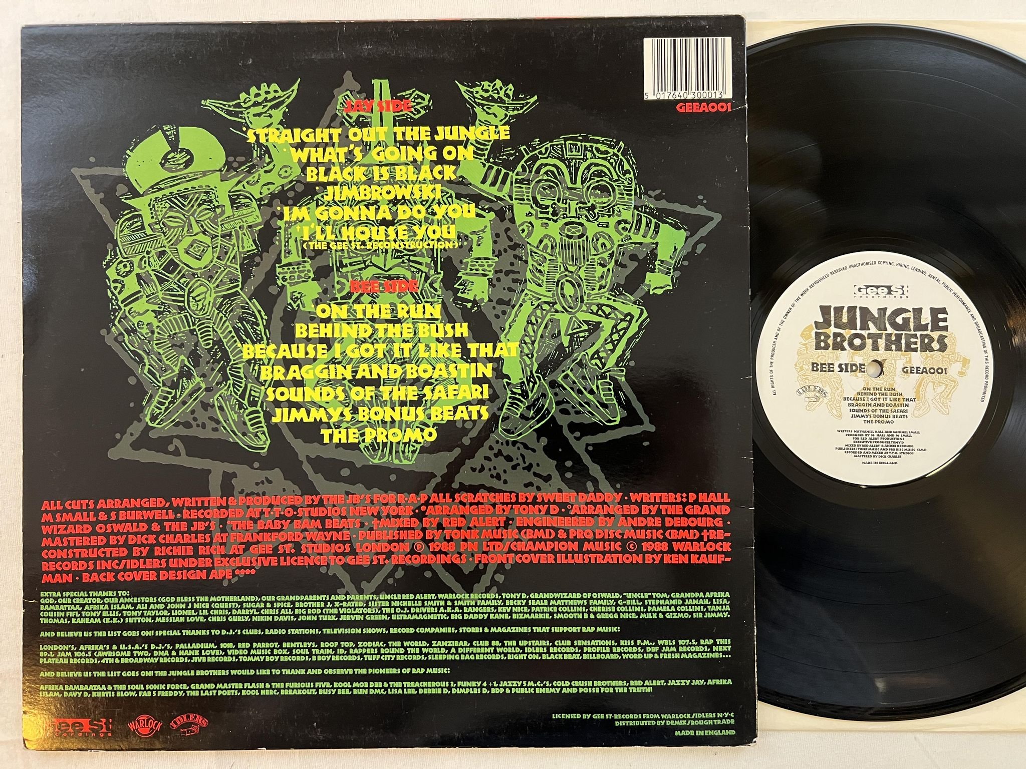 Omslagsbild för skivan JUNGLE BROTHERS Straight Out The Jungle LP -88 UK GEE STREET GEEA 001