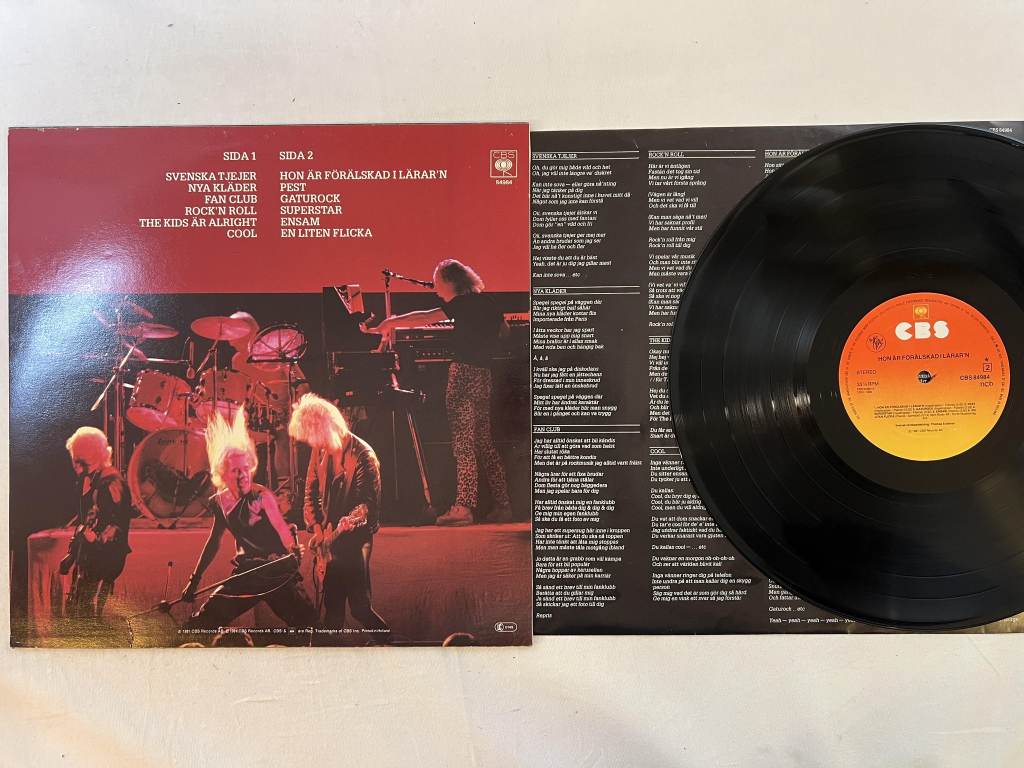 Omslagsbild för skivan KIDS hon är förälskad i lärar'n LP -81 CBS 84984