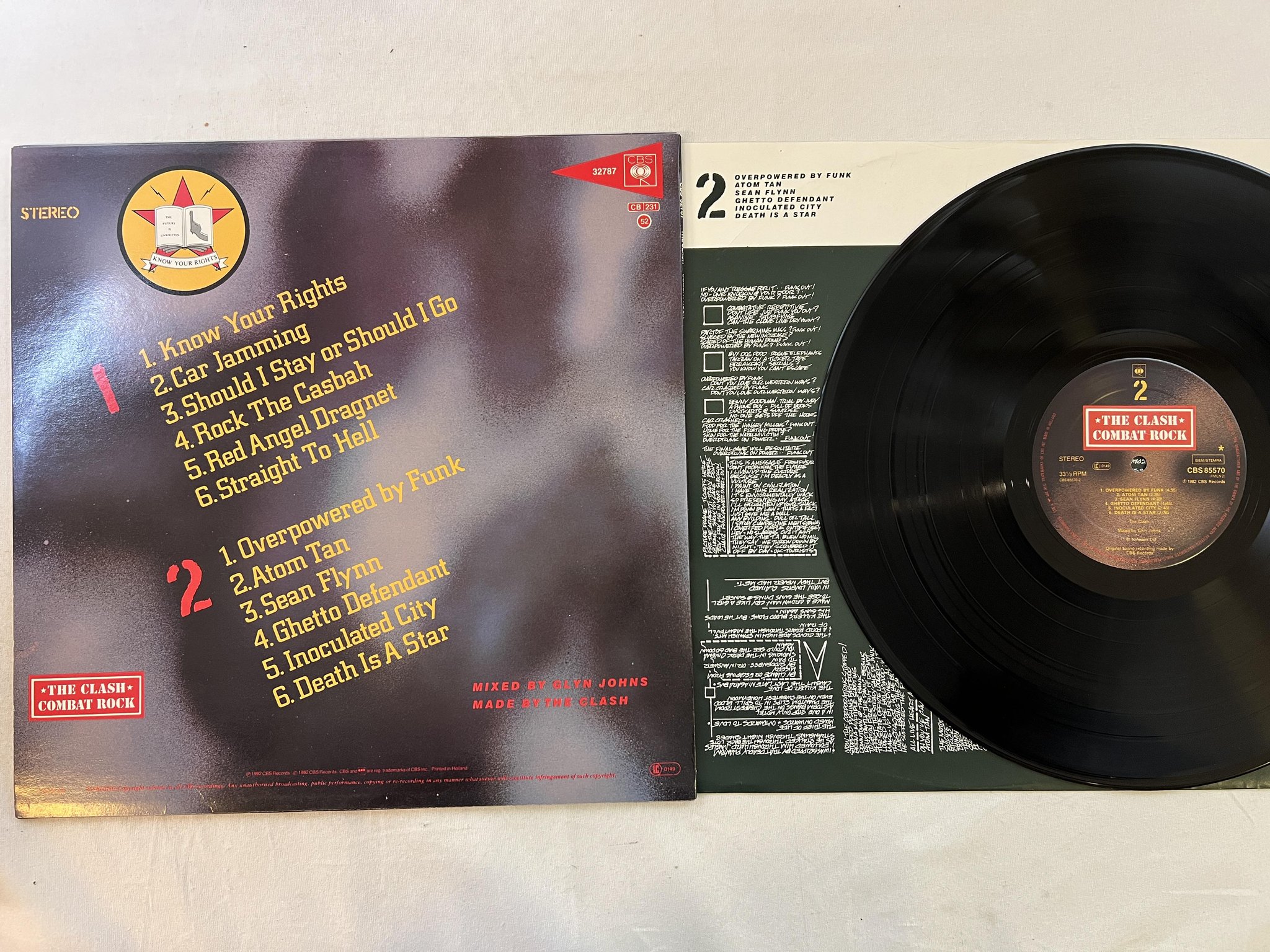 Omslagsbild för skivan THE CLASH combat rock LP Hol CBS 85570