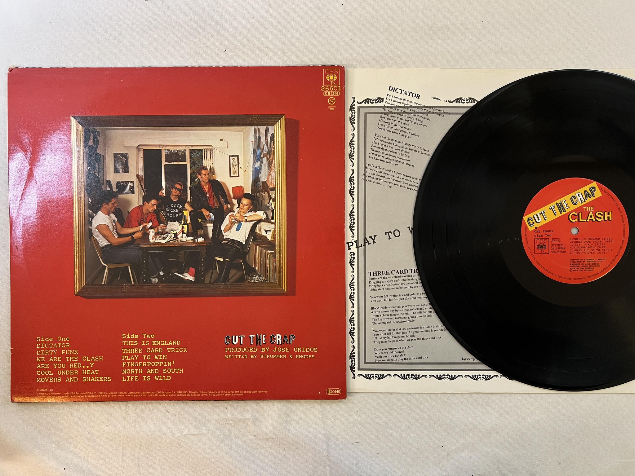 Omslagsbild för skivan THE CLASH cut the crap LP Hol CBS 26601