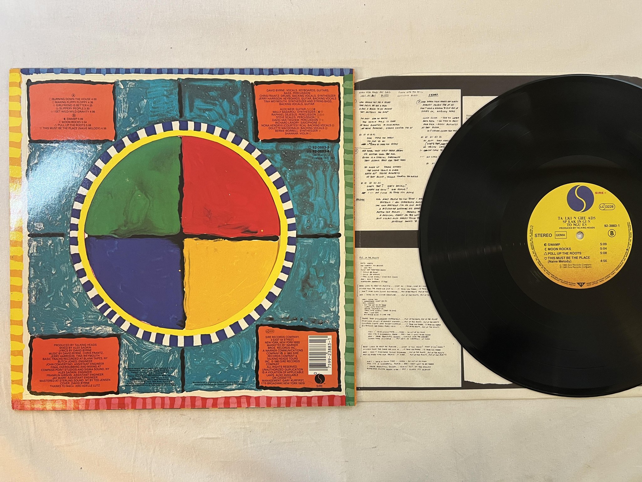 Omslagsbild för skivan TALKING HEADS speaking in tongues LP -83 Ger SIRE 92-3883-1