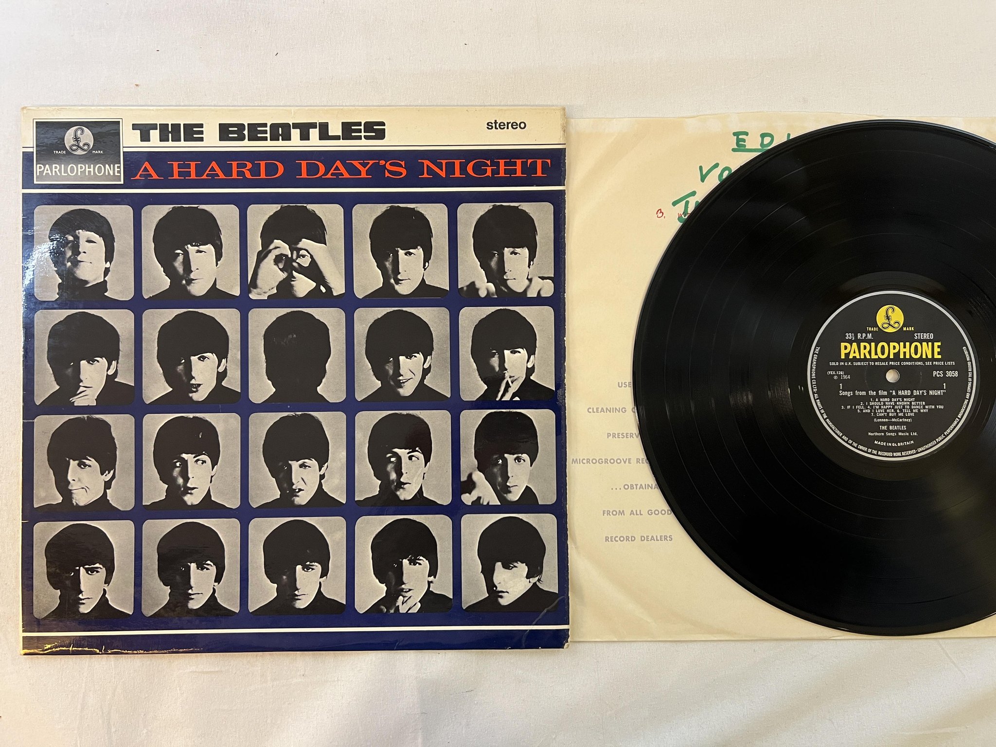 Omslagsbild för skivan THE BEATLES a hard day's night LP -64 UK PARLOPHONE PCS 3058 ( -1 / -1 )