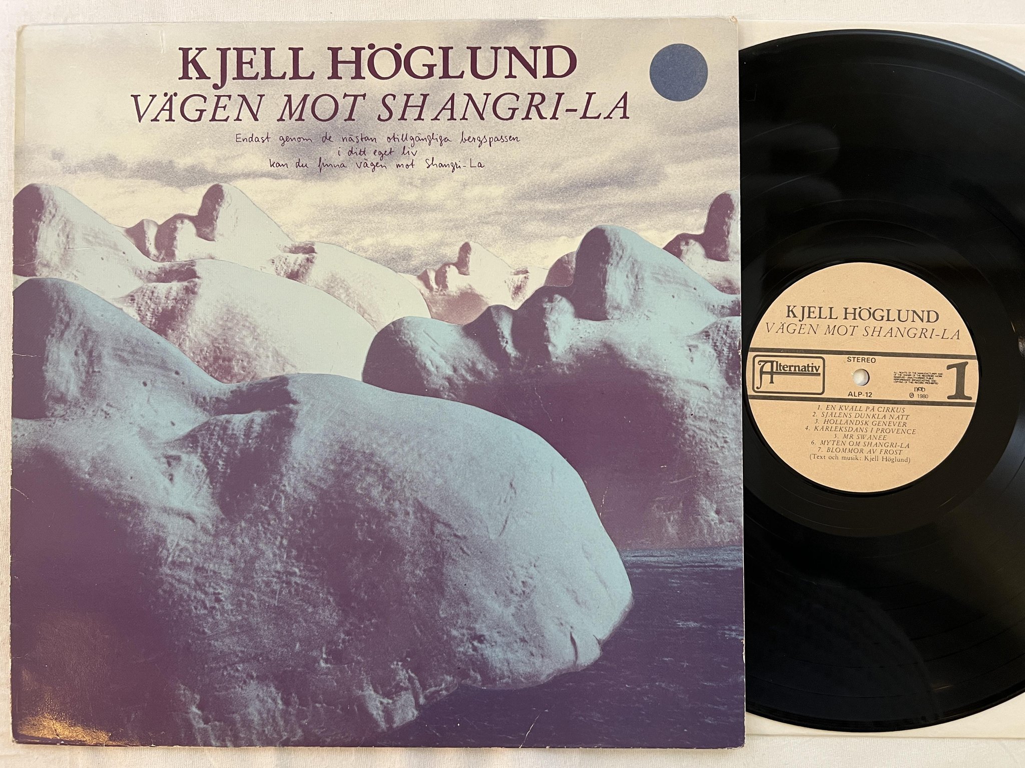 Omslagsbild för skivan KJELL HÖGLUND vägen mot shangri-la LP -80 Swe ALTERNATIV ALP-12
