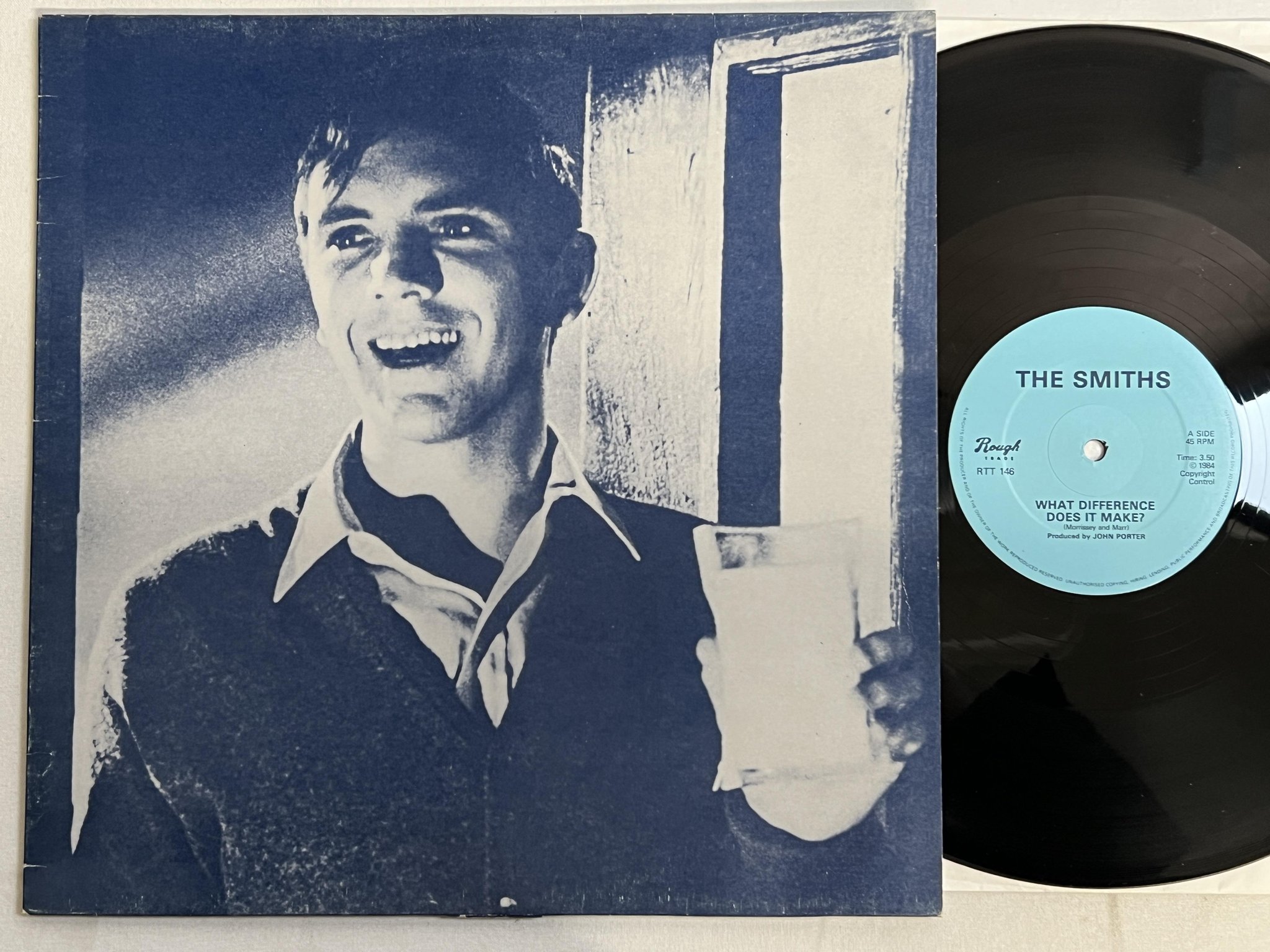 Omslagsbild för skivan THE SMITHS what difference does it make? 12"single -84 UK ROUGH RTT 146