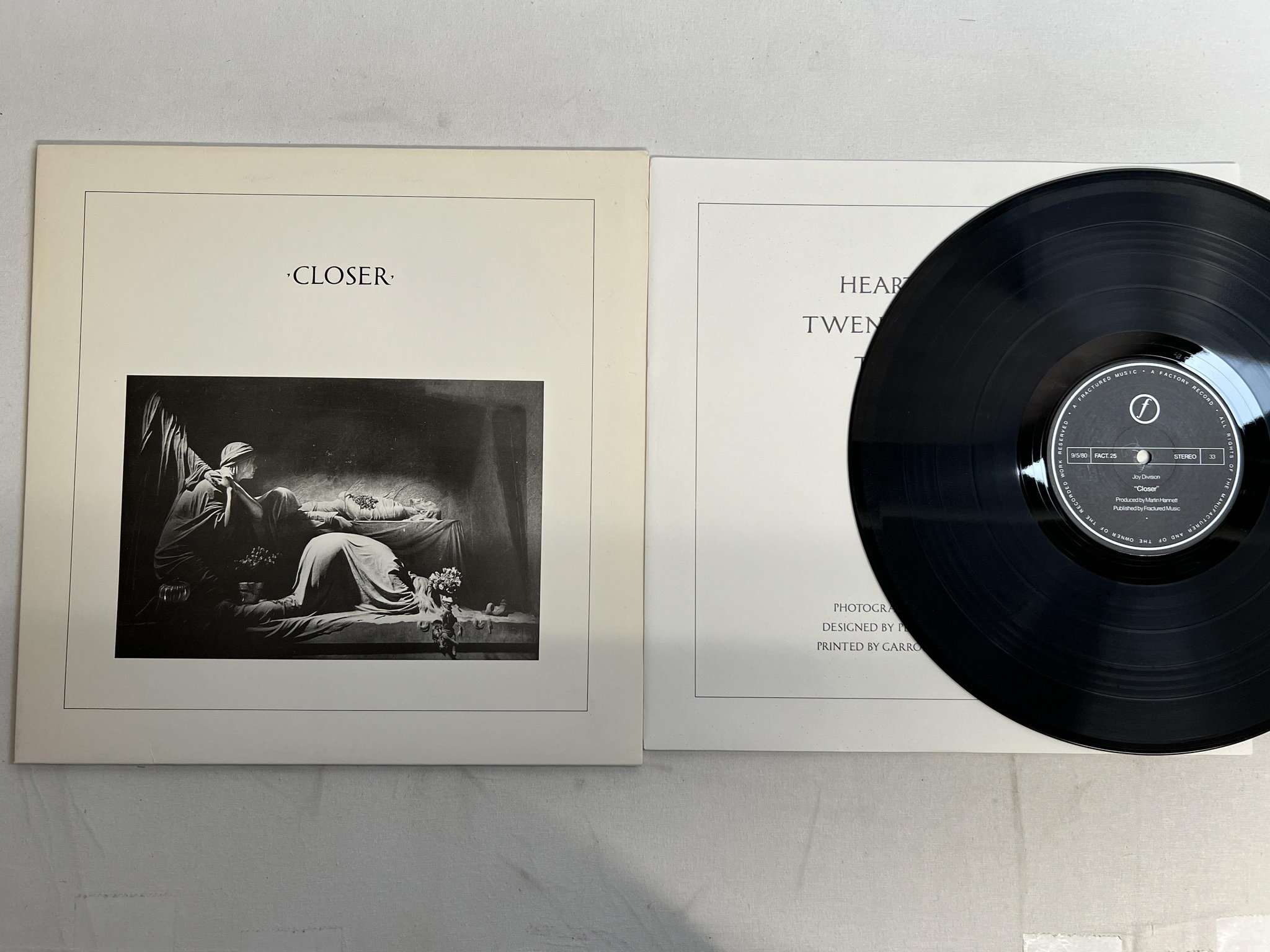 Omslagsbild för skivan JOY DIVISION closer LP UK FACTORY FACT 25 ** A3 / B3 **
