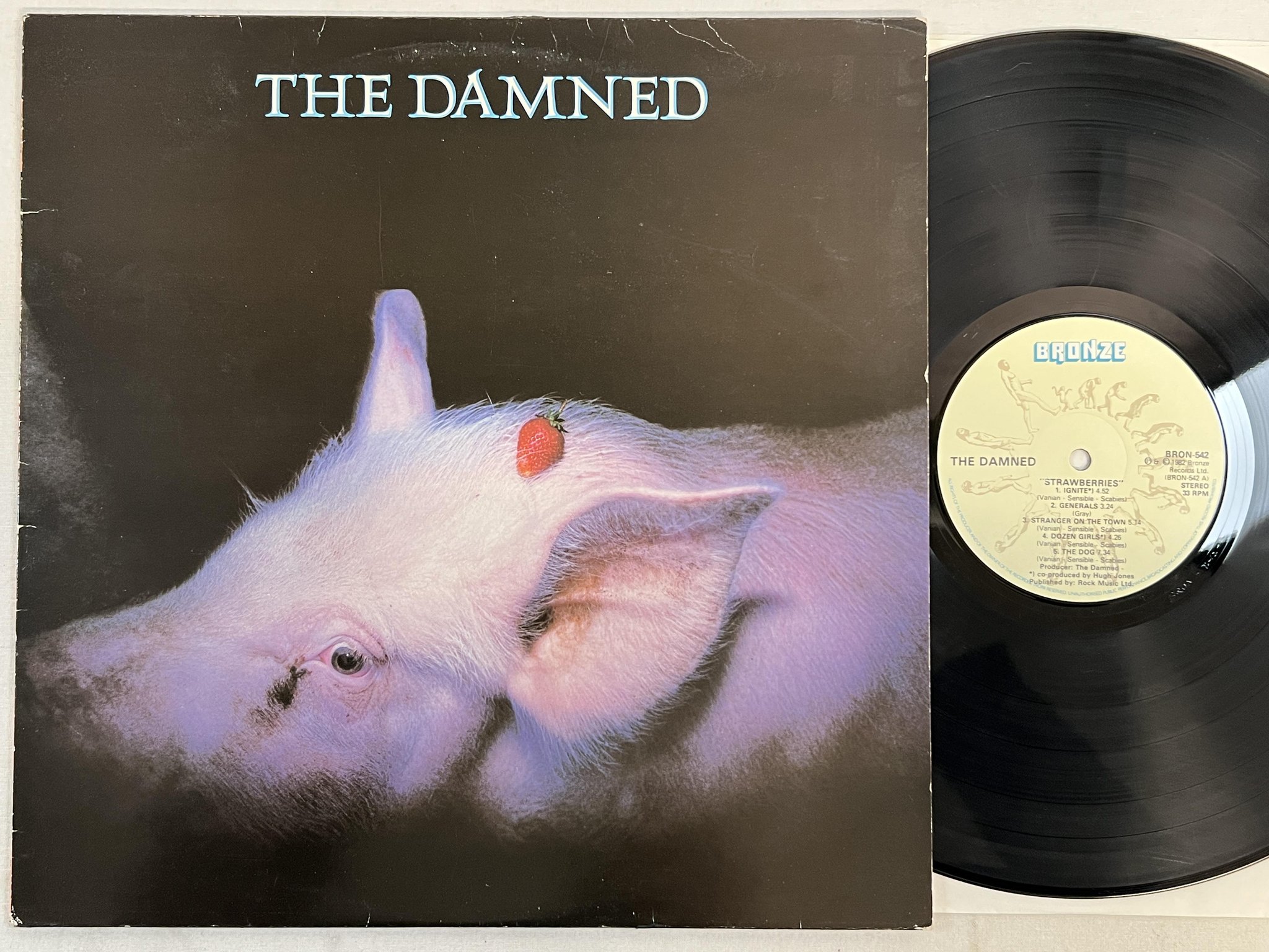 Omslagsbild för skivan THE DAMNED strawberries LP -82 UK BRONZE BRON 542