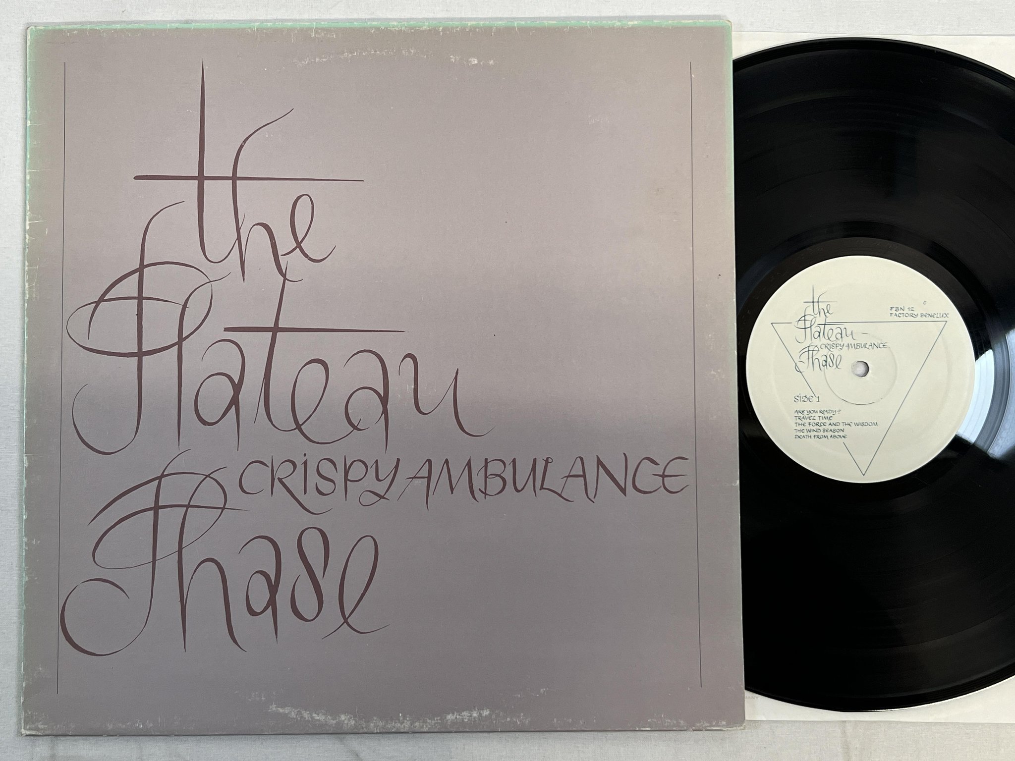 Omslagsbild för skivan CRISPY AMBULANCE the plateau phase LP FACTORY BENELUX FBN 12