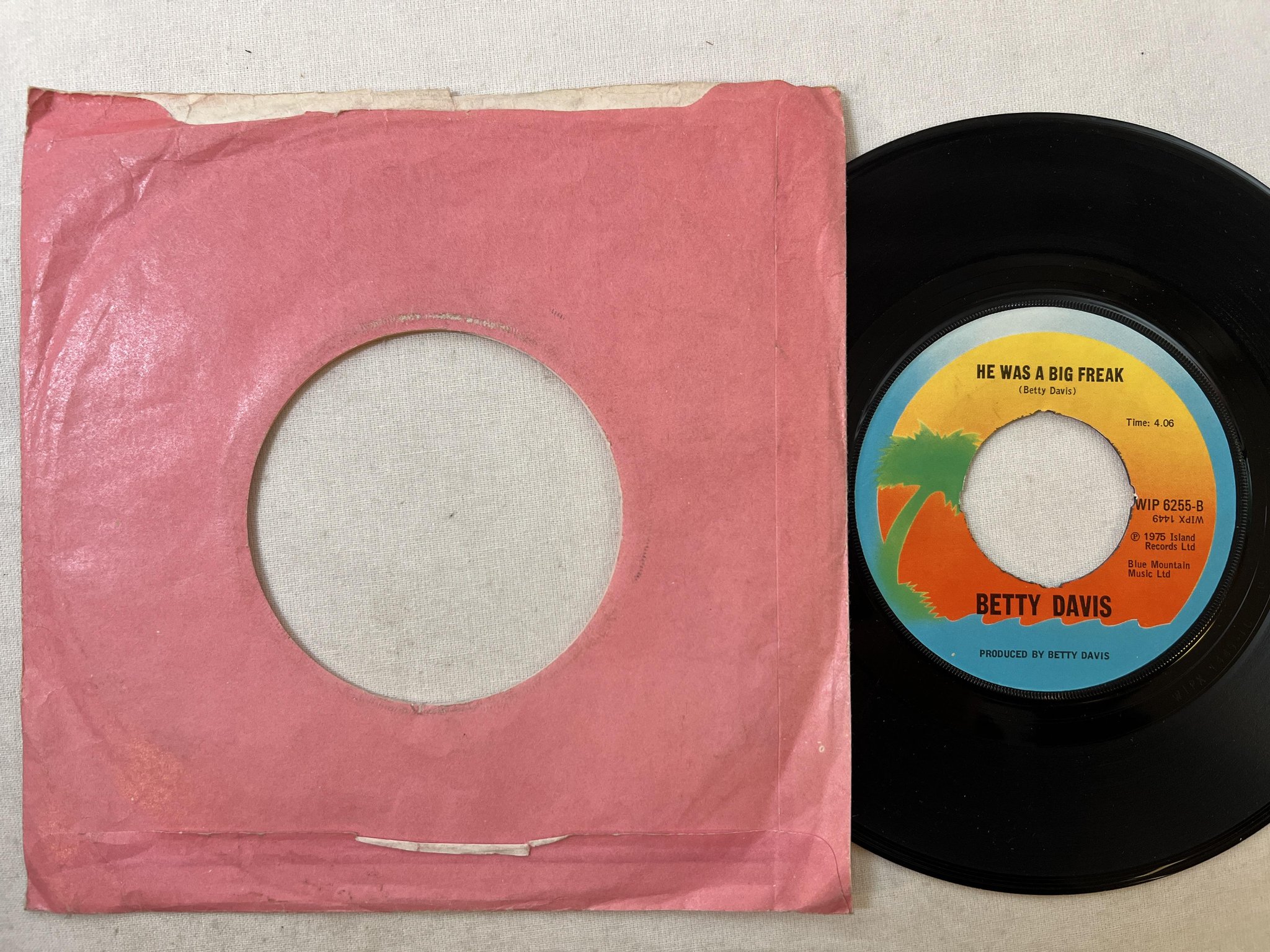 Omslagsbild för skivan BETTY DAVIS shut off the light 7"single -75 UK ISLAND WIP 6255