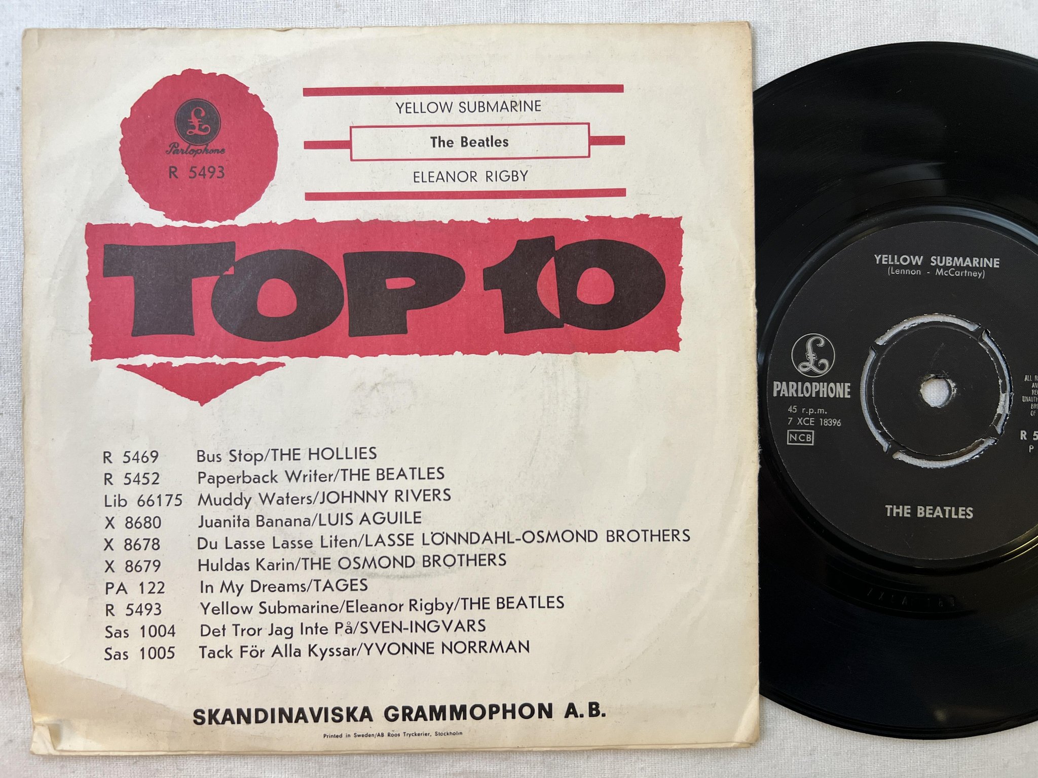 Omslagsbild för skivan THE BEATLES yellow submarine 7" -66 Swe PARLOPHONE R 5493 * all rights *