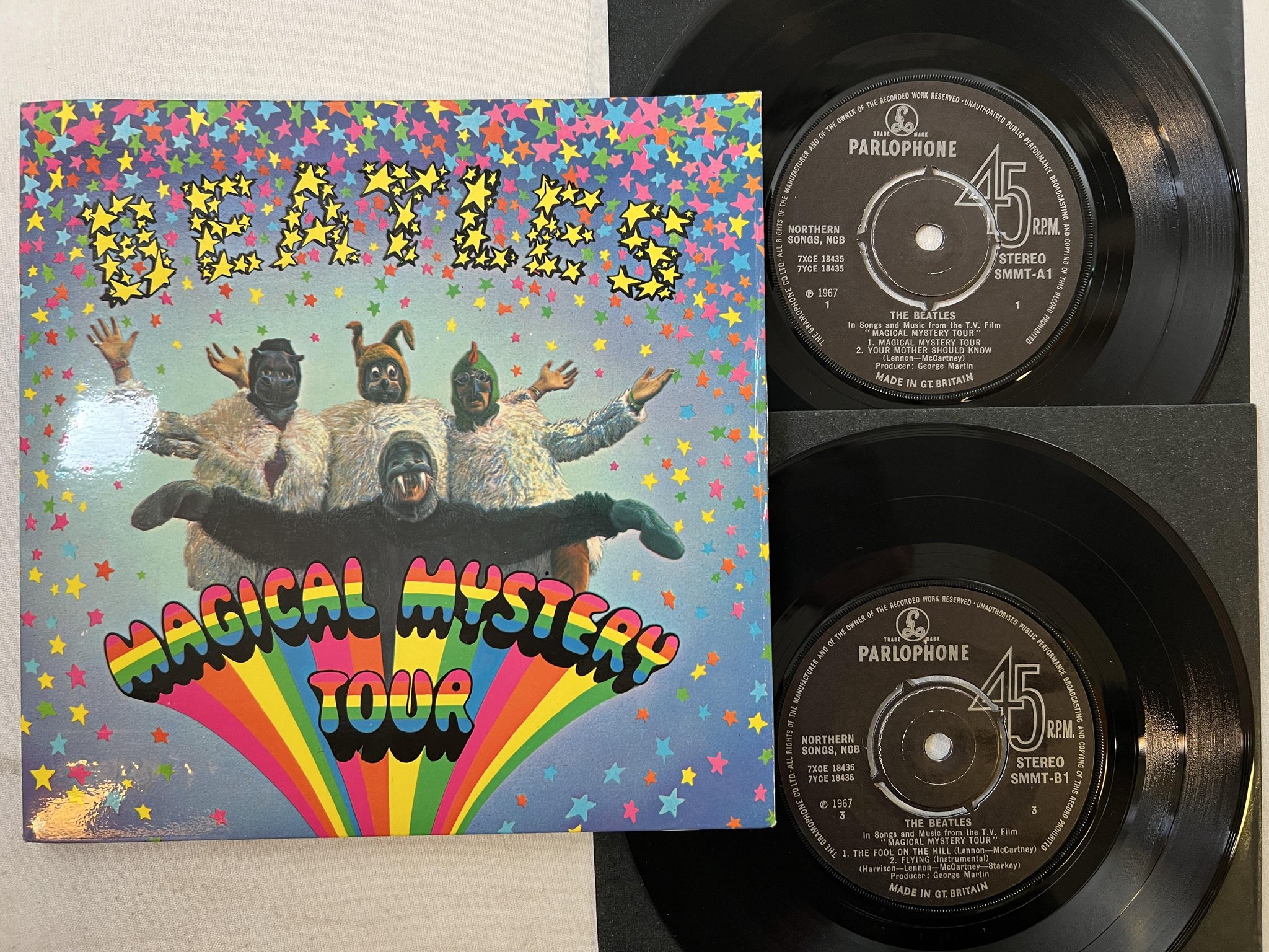 Omslagsbild för skivan THE BEATLES magical mystery tour 2x7" -67 UK PARLOPHONE SMMT-1