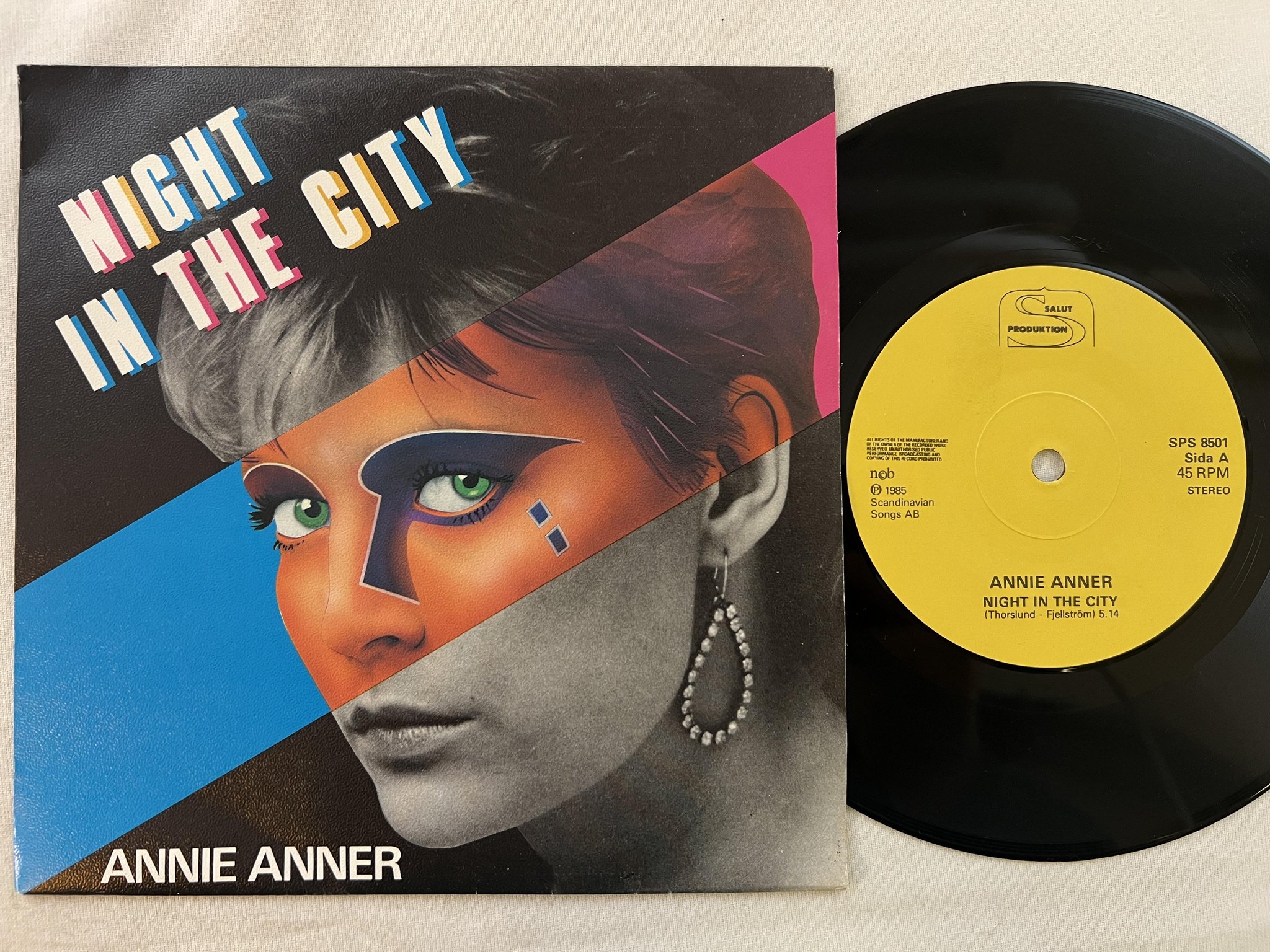 Omslagsbild för skivan ANNIE ANNER night in the city 7" single -85 Swe SALUT SPS 8501