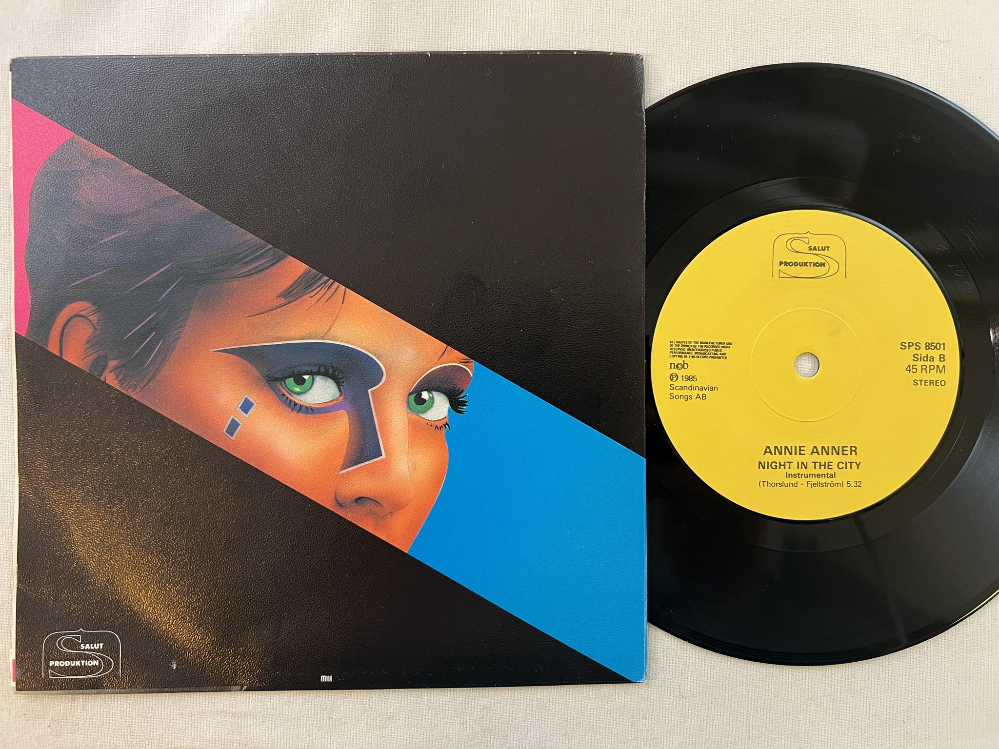 Omslagsbild för skivan ANNIE ANNER night in the city 7" single -85 Swe SALUT SPS 8501