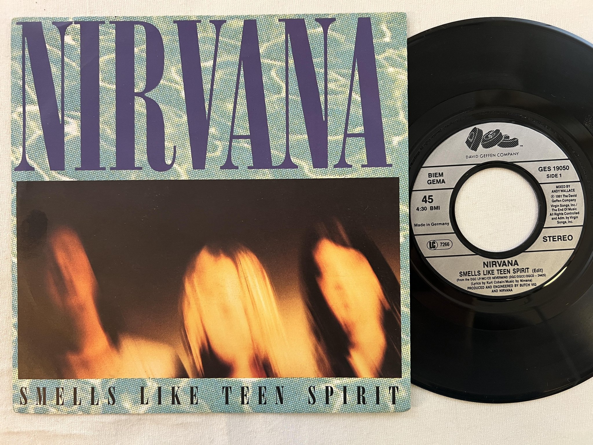 Omslagsbild för skivan NIRVANA smells like teen spirit 7"single -91 Ger GEFFEN GES 19050