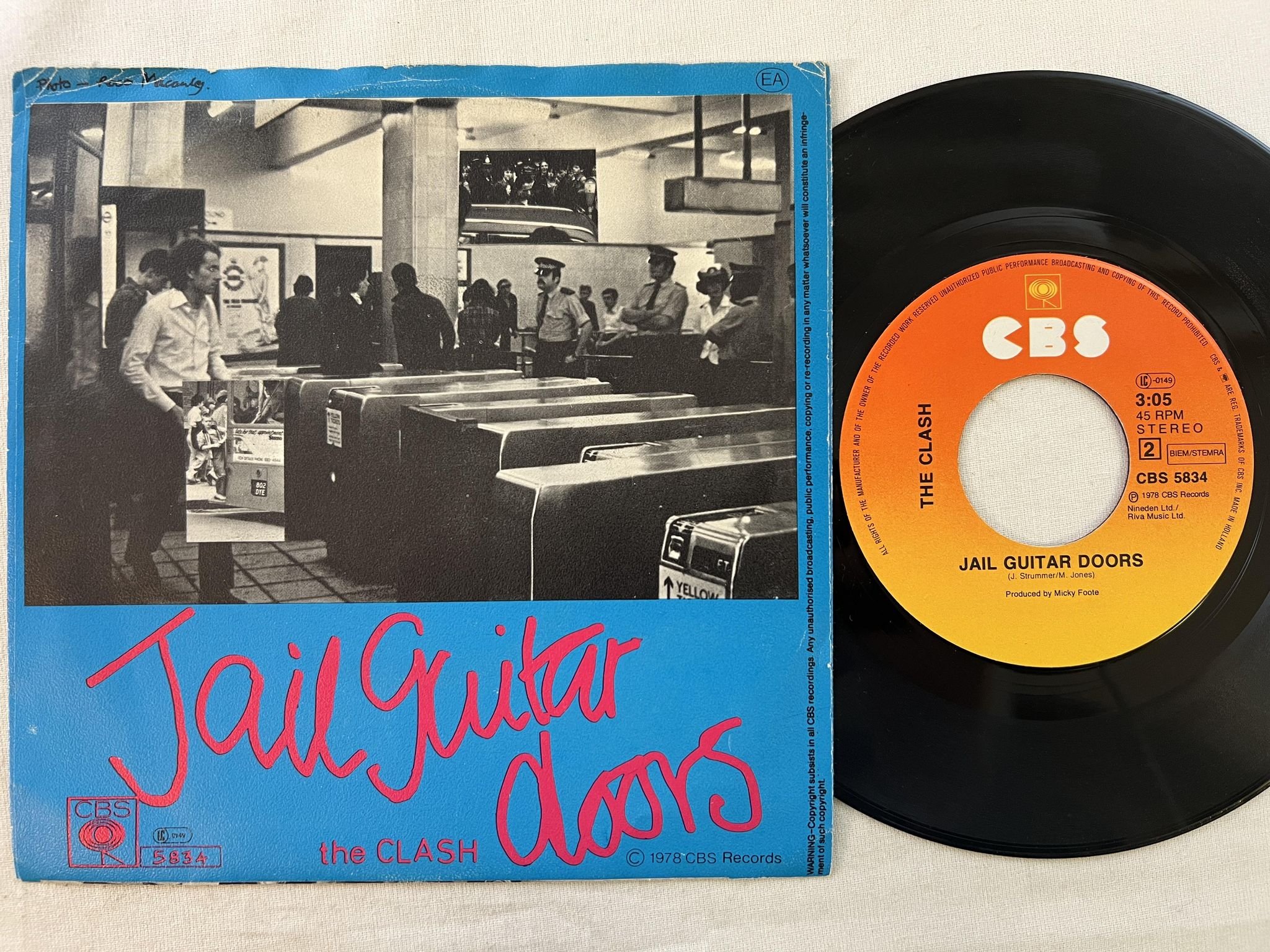 Omslagsbild för skivan THE CLASH clash city rockers 7" -78 Hol CBS 5834