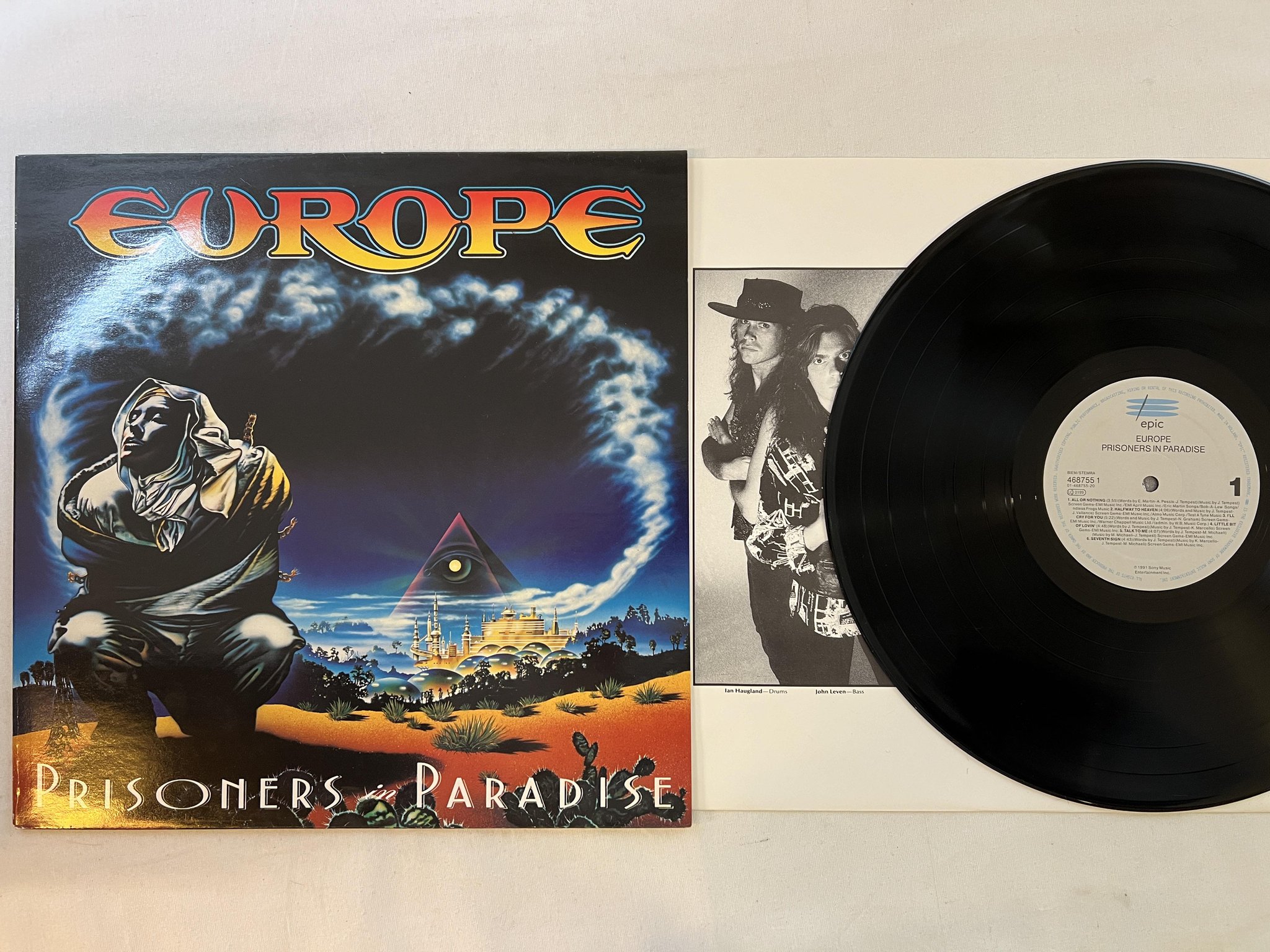 Omslagsbild för skivan EUROPE prisoners in paradise LP -91 Hol EPIC 468755 1