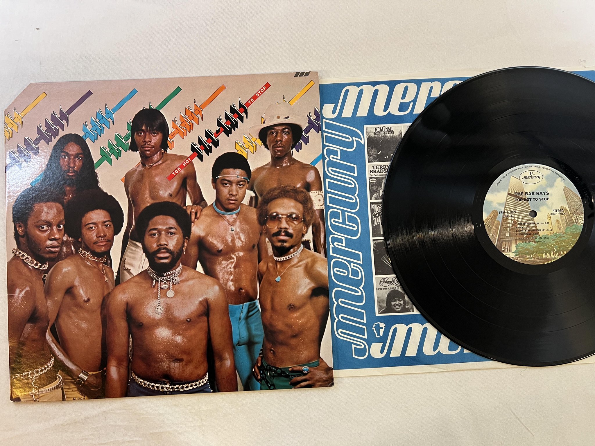 Omslagsbild för skivan THE BAR KAYS too hot to stop LP -76 US MERCURY SRM-1- 1099