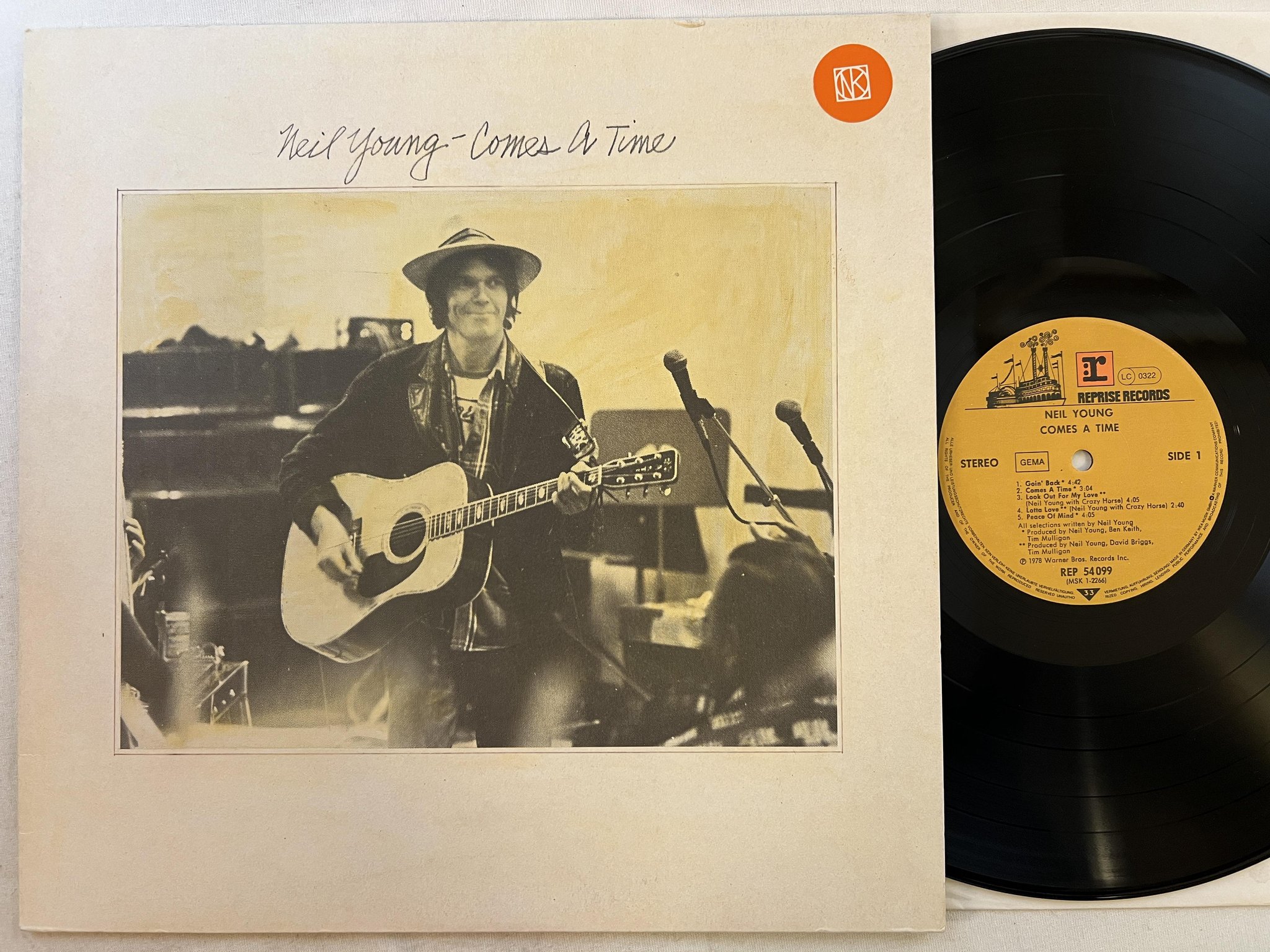 Omslagsbild för skivan NEIL YOUNG comes a time LP Ger REPRISE REP 54 099
