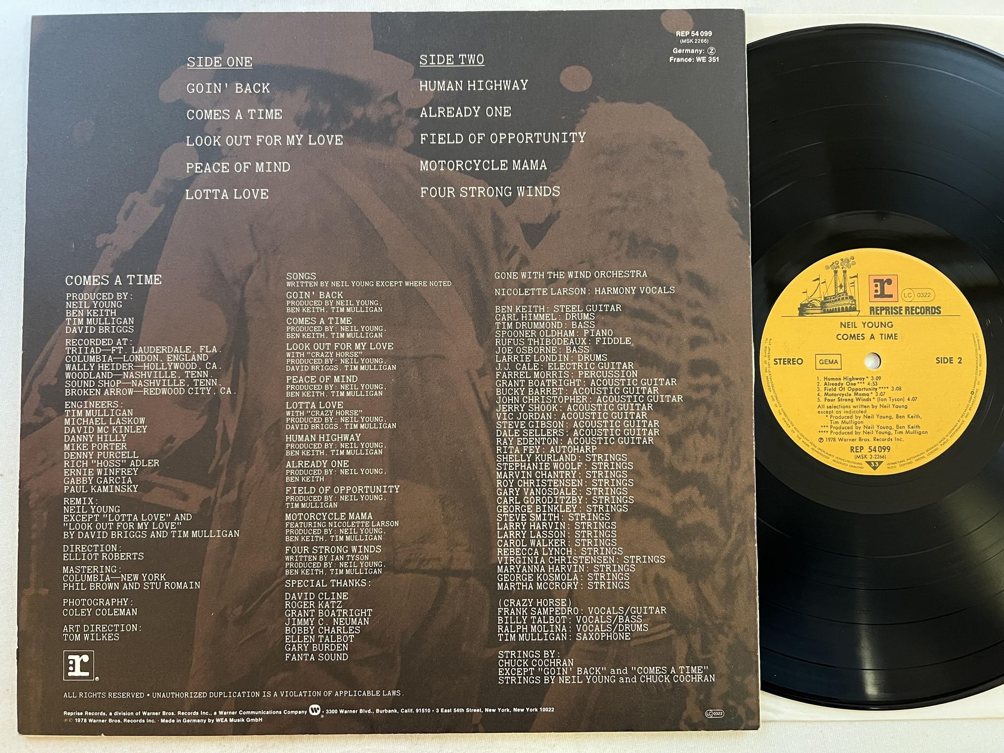 Omslagsbild för skivan NEIL YOUNG comes a time LP Ger REPRISE REP 54 099