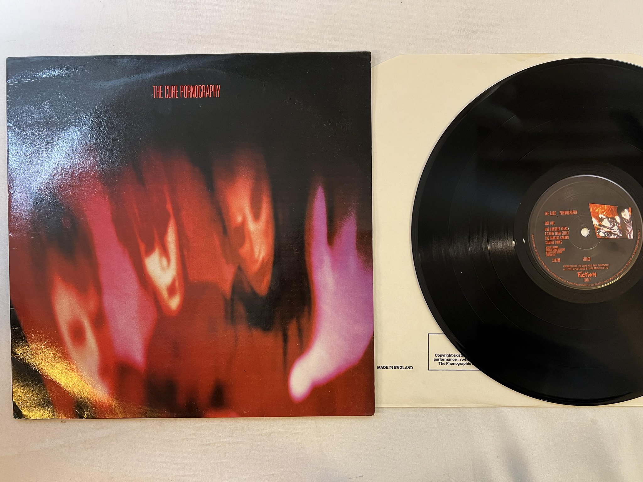 Omslagsbild för skivan THE CURE pornography LP re UK FICTION FIXD 7 New wave