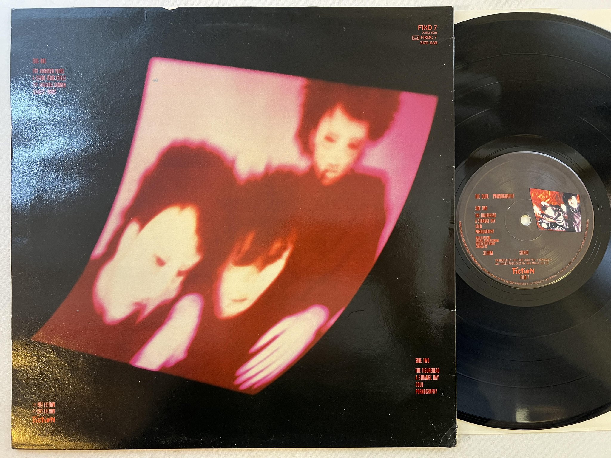 Omslagsbild för skivan THE CURE pornography LP re UK FICTION FIXD 7 New wave