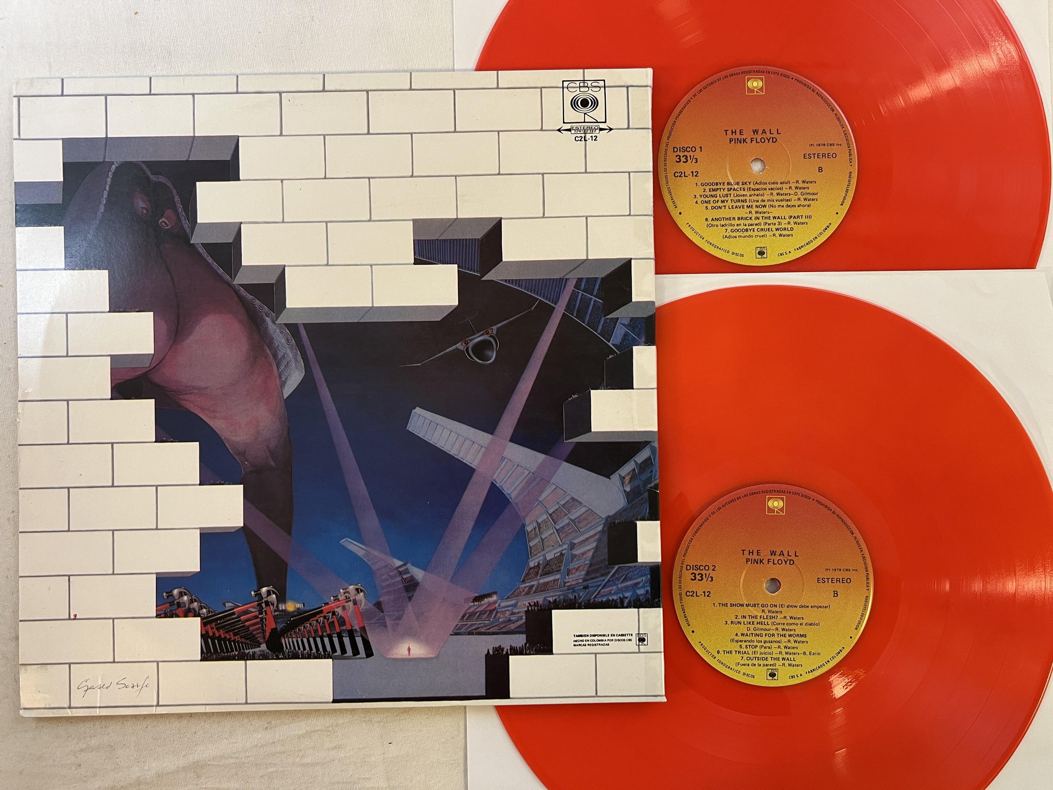Omslagsbild för skivan PINK FLOYD the wall 2xLP -79 Colombia CBS C2L-12 *** rare red vinyl **