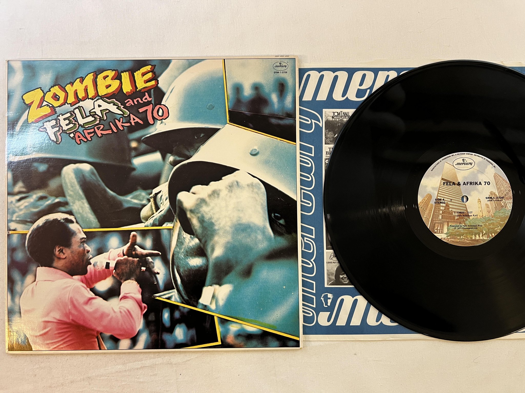 Omslagsbild för skivan FELA KUTI & AFRIKA 70 LP -77 US MERCURY SRM-1-3709 ** MASSIVE AFROFUNK **