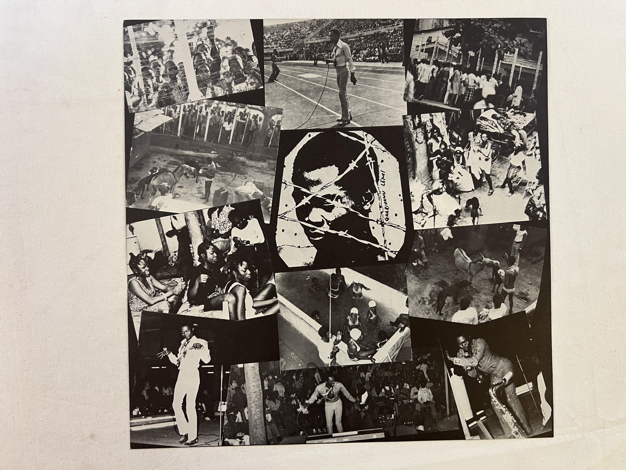 Omslagsbild för skivan FELA KUTI & AFRIKA 70 LP -77 US MERCURY SRM-1-3709 ** MASSIVE AFROFUNK **