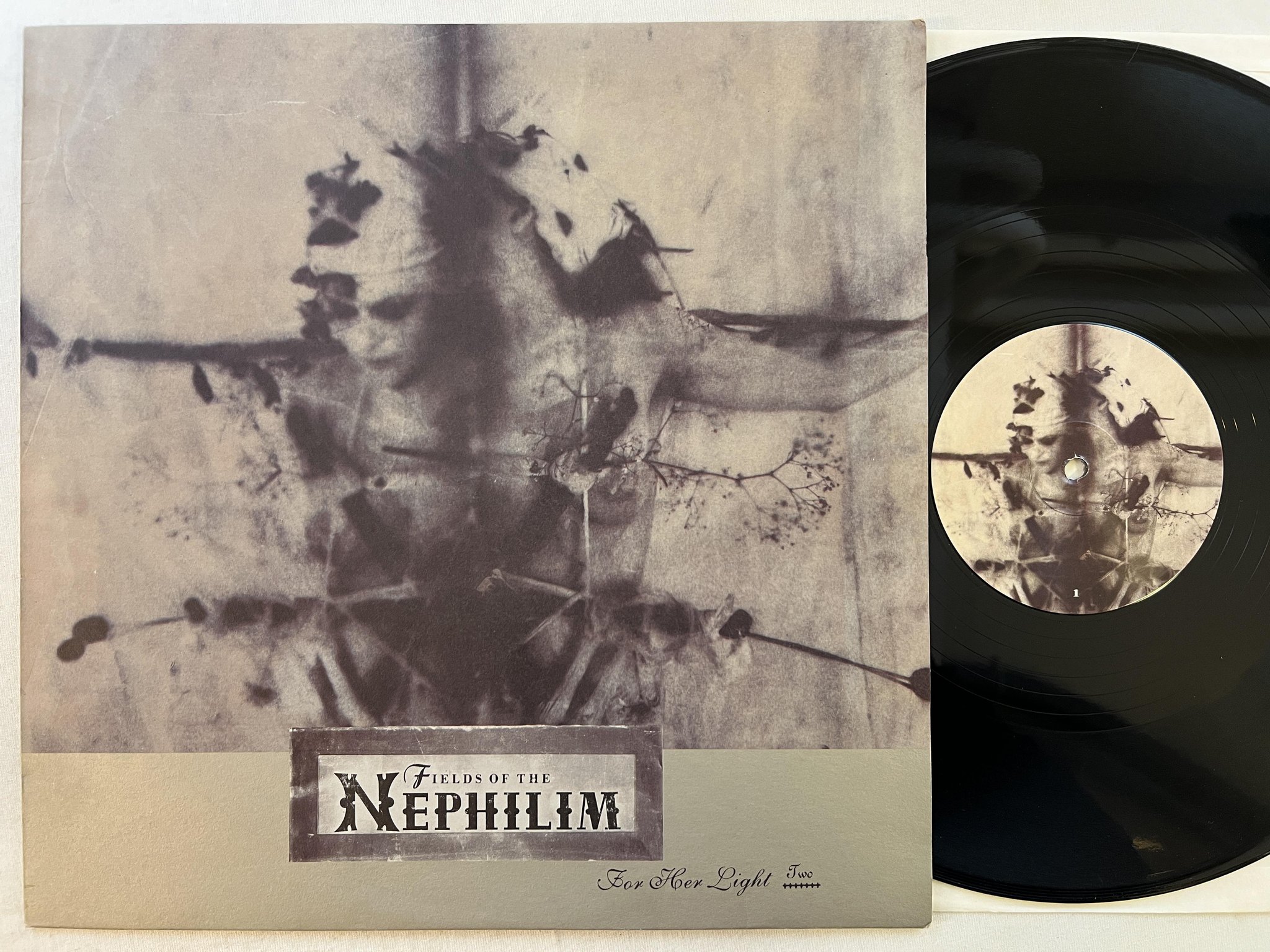 Omslagsbild för skivan FIELDS OF THE NEPHILIM For Her Light Two 12" -90 BEGGARS BANQUET BEG 244 T goth
