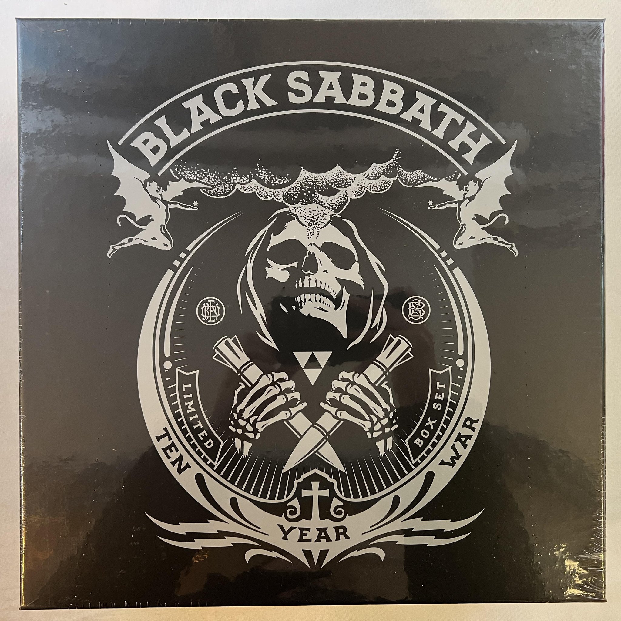 Omslagsbild för skivan BLACK SABBATH The Ten Year War BOX SET 2018 EU Numbered 4914/6500 ** SEALED **
