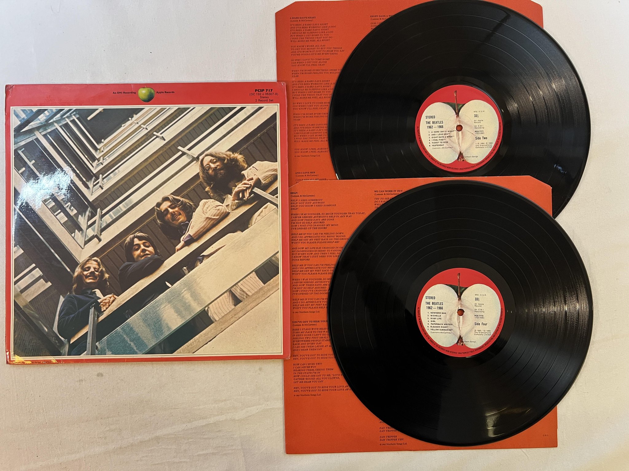 Omslagsbild för skivan THE BEATLES 1962 - 1966 2xLP UK APPLE PCS 7172