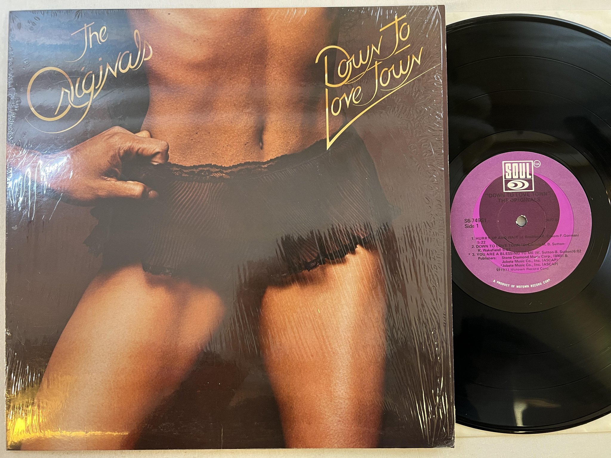 Omslagsbild för skivan THE ORIGINALS down to love town LP -77 US SOUL S6-749S1