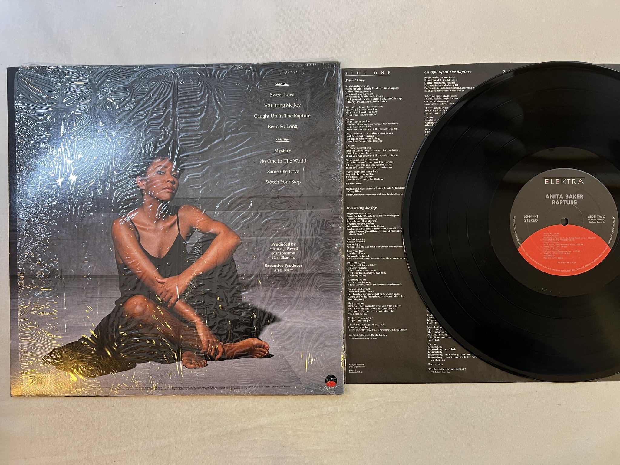 Omslagsbild för skivan ANITA BAKER rapture LP -86 US ELEKTRA 60444-1 ** WONDERFUL ALBUM **
