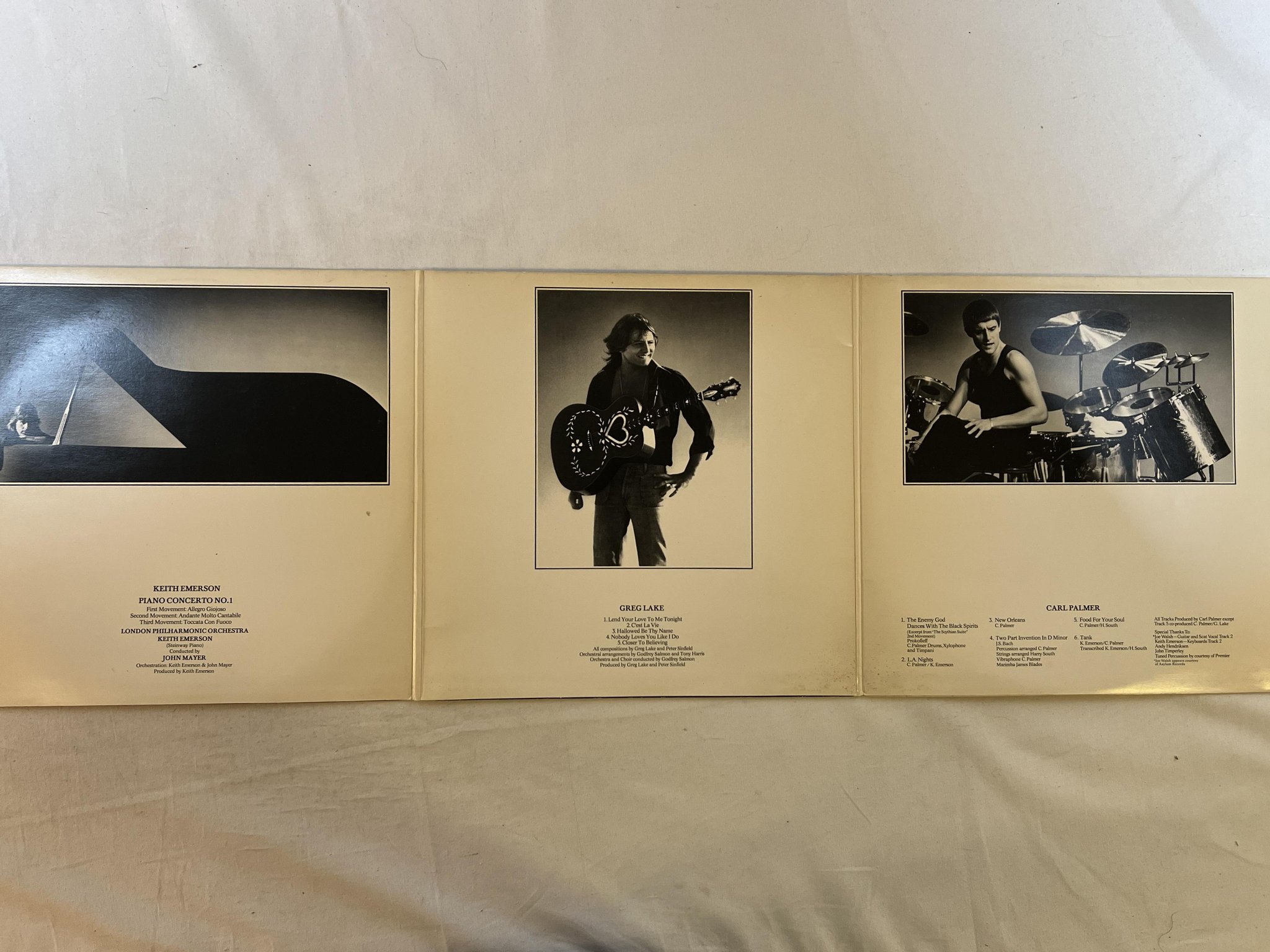 Omslagsbild för skivan EMERSON, LAKE & PALMER works LP -77 Ger ARIOLA 28612 XU