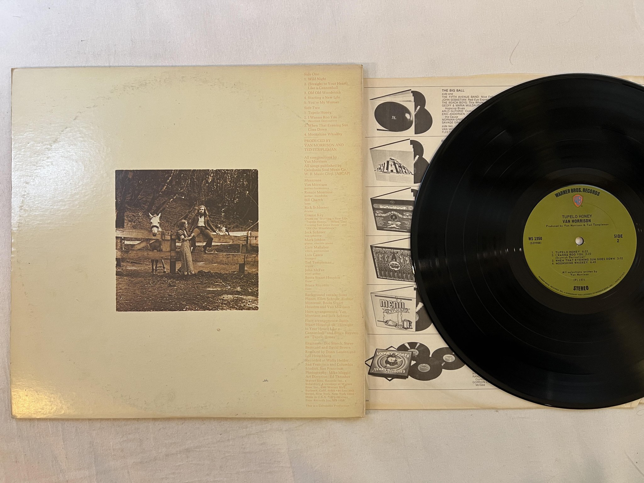 Omslagsbild för skivan VAN MORRSION tupelo honey LP -71 US WARNER BROS WS 1950 ** poster **