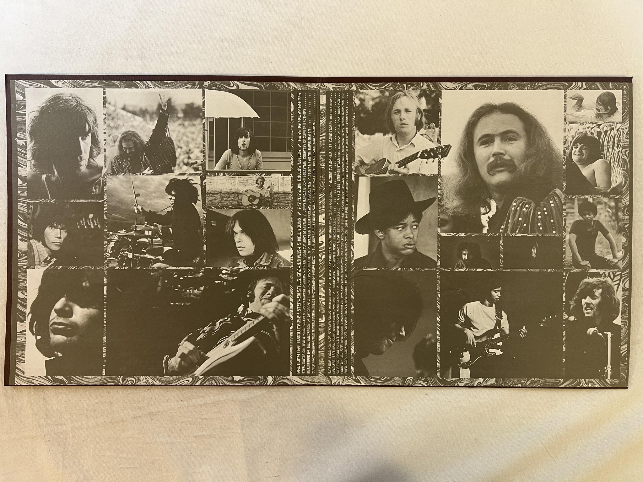 Omslagsbild för skivan CROSBY STILLS NASH & YOUNG deja vu LP US ATLANTIC SD 19118