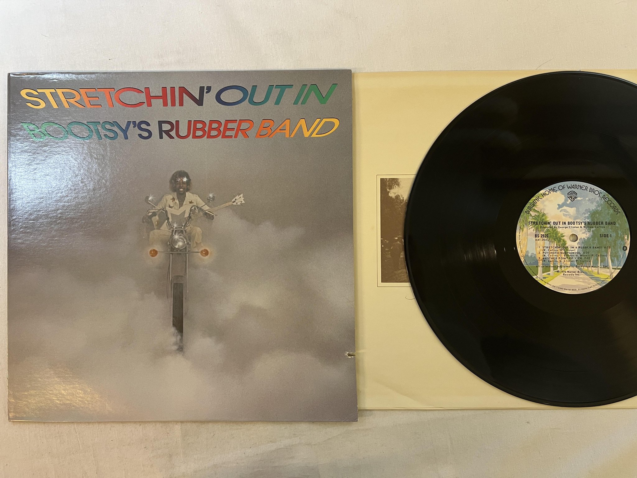 Omslagsbild för skivan BOOTSY'S RUBBER BAND stretchin' out LP -76 US WARNER BS 2920