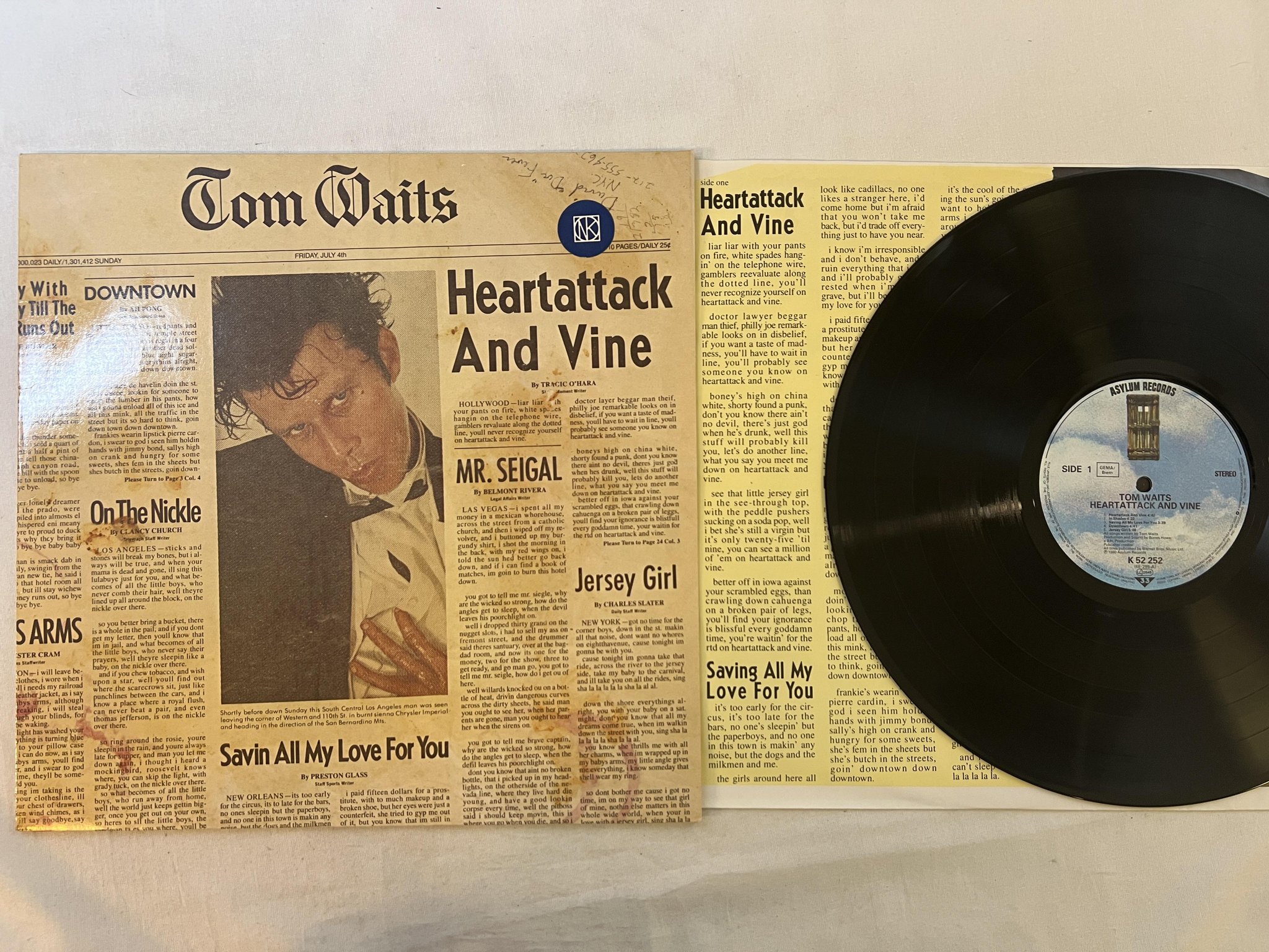 Omslagsbild för skivan TOM WAITS heartattack and vine LP -80 Ger ASYLUM K 52 252