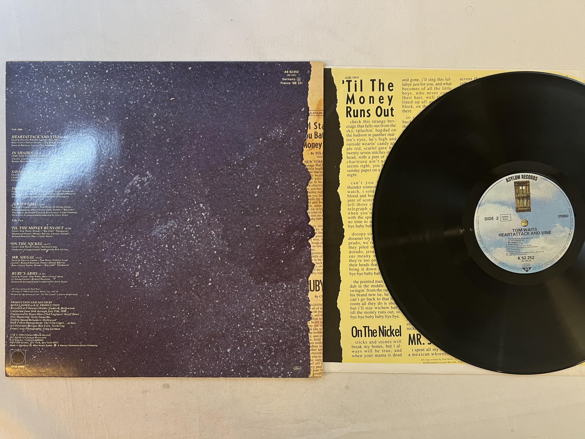 Omslagsbild för skivan TOM WAITS heartattack and vine LP -80 Ger ASYLUM K 52 252