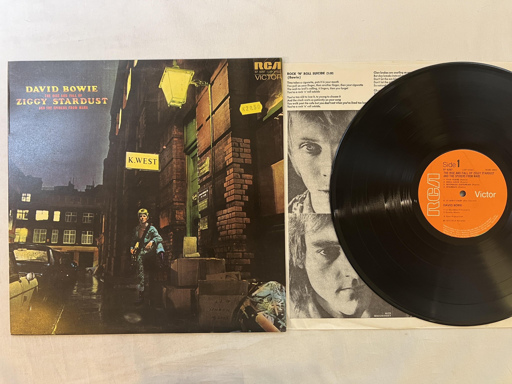 Omslagsbild för skivan DAVID BOWIE the rise and fall of Ziggy Stardust LP -72 UK RCA SF 8287