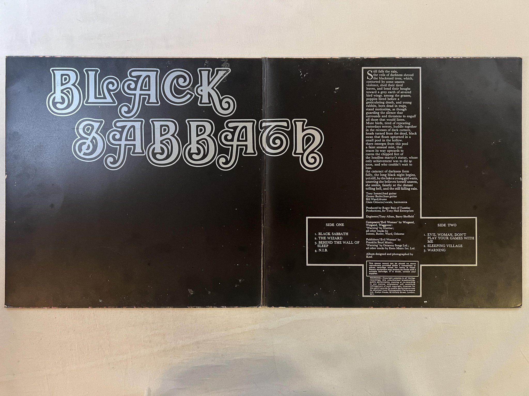 Omslagsbild för skivan BLACK SABBATH s/t LP re UK VERTIGO 847 903 VTY