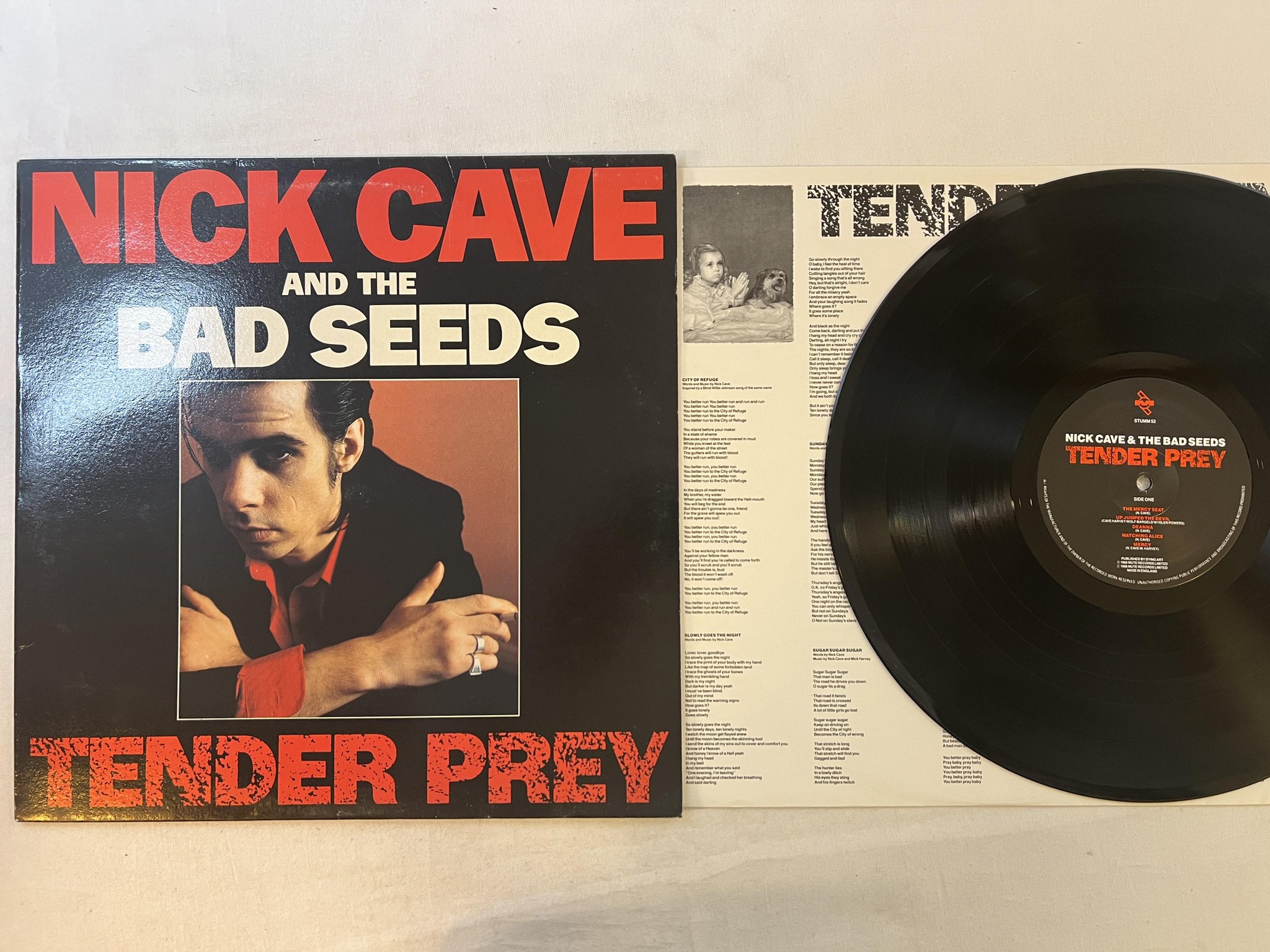 Omslagsbild för skivan NICK CAVE & THE BAD SEEDS tender prey LP -88 mute STUMM 52